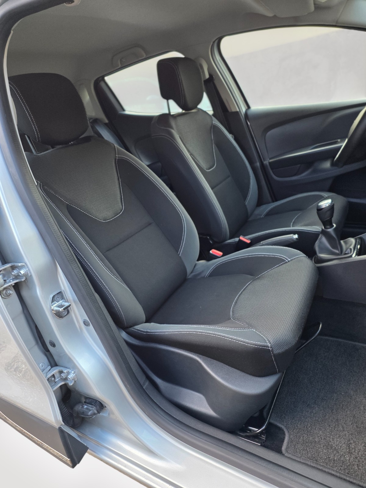 RENAULT Clio 0.9 12V Intens-image-14