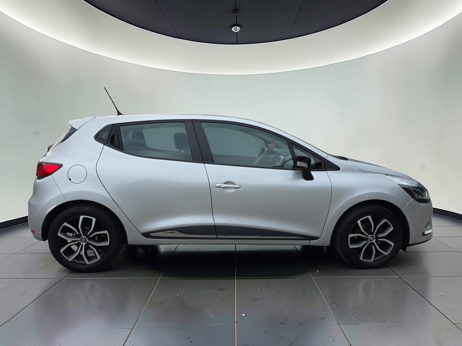 RENAULT Clio 0.9 12V Intens-image-3