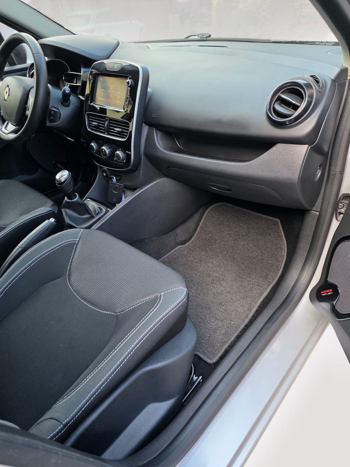 RENAULT Clio 0.9 12V Intens-image-13