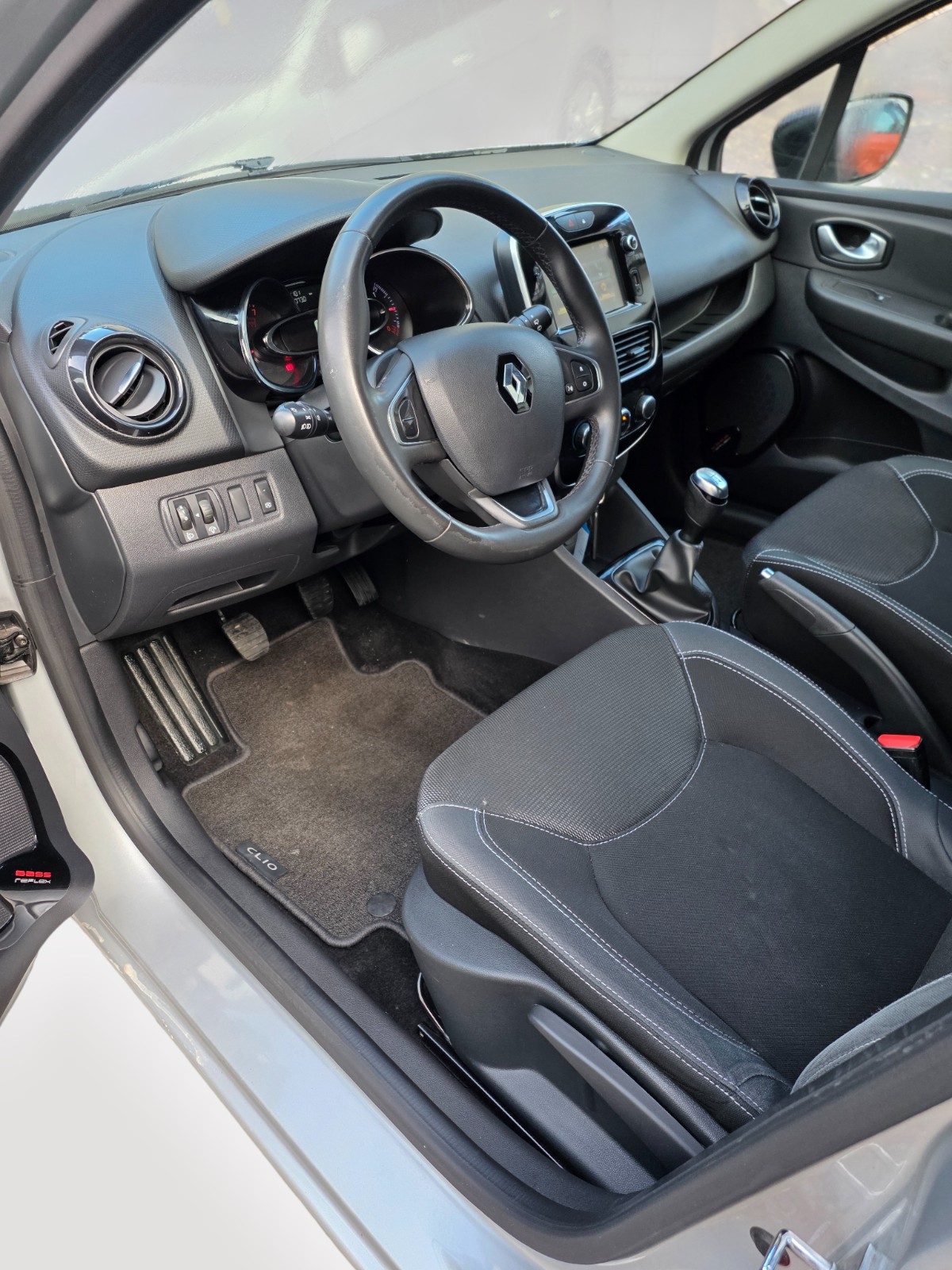 RENAULT Clio 0.9 12V Intens-image-10
