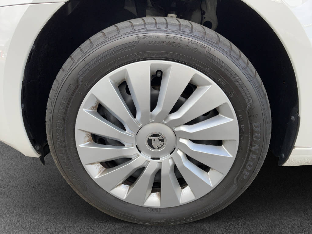 SKODA Octavia Combi 1.6 TDI 115 Ambition DSG-image-13