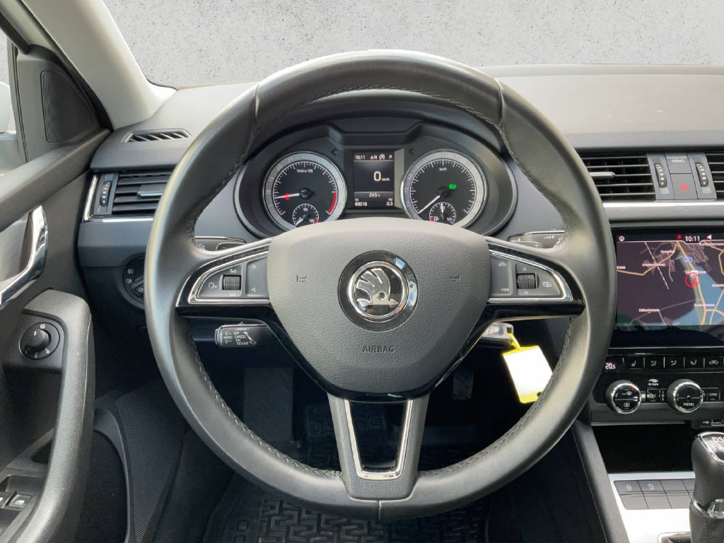 SKODA Octavia Combi 1.6 TDI 115 Ambition DSG-image-9