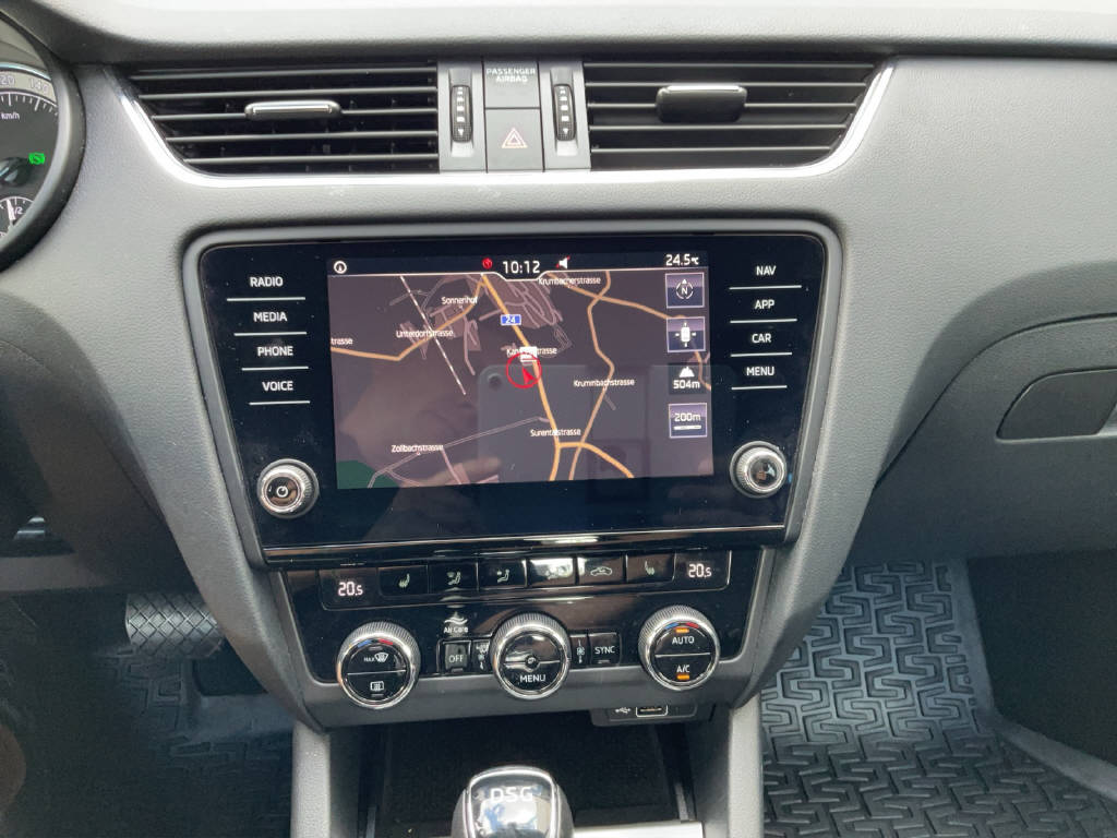 SKODA Octavia Combi 1.6 TDI 115 Ambition DSG-image-11