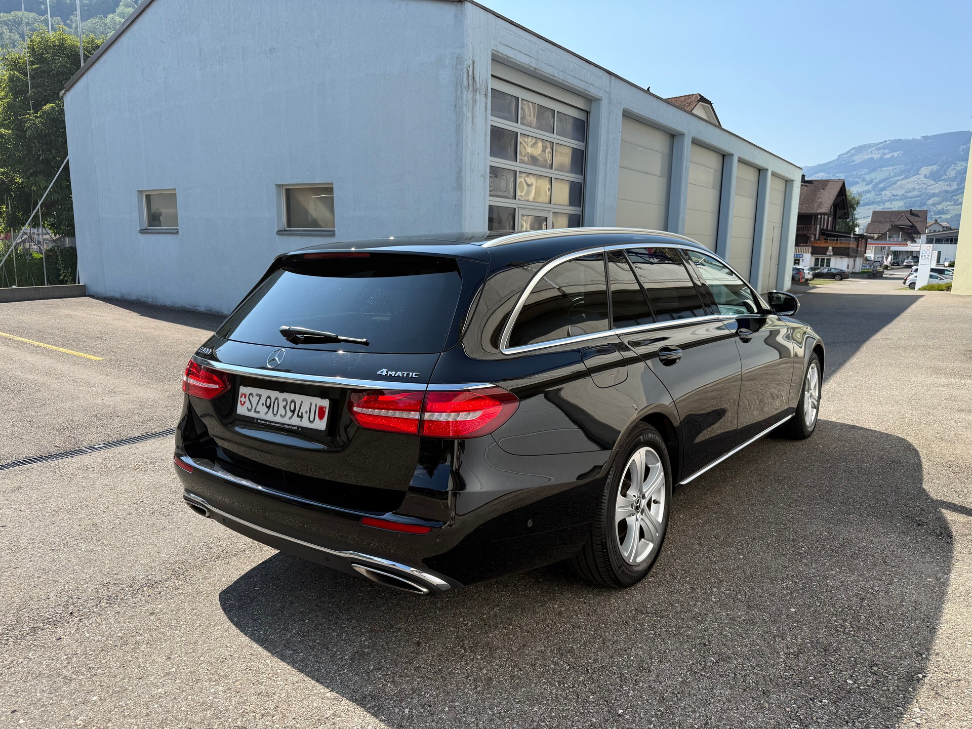 MERCEDES-BENZ E 200 4 Matic 9G-Tronic-image-3