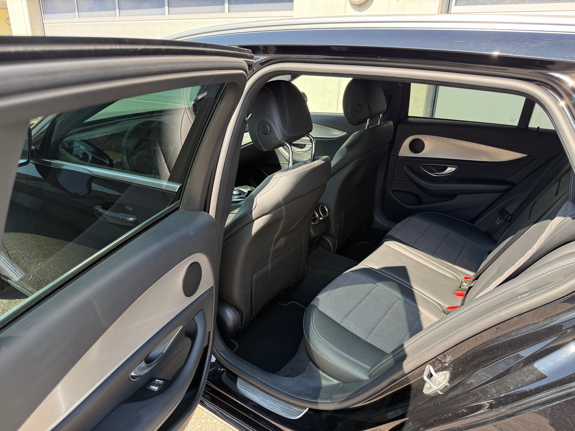 MERCEDES-BENZ E 200 4 Matic 9G-Tronic-image-25