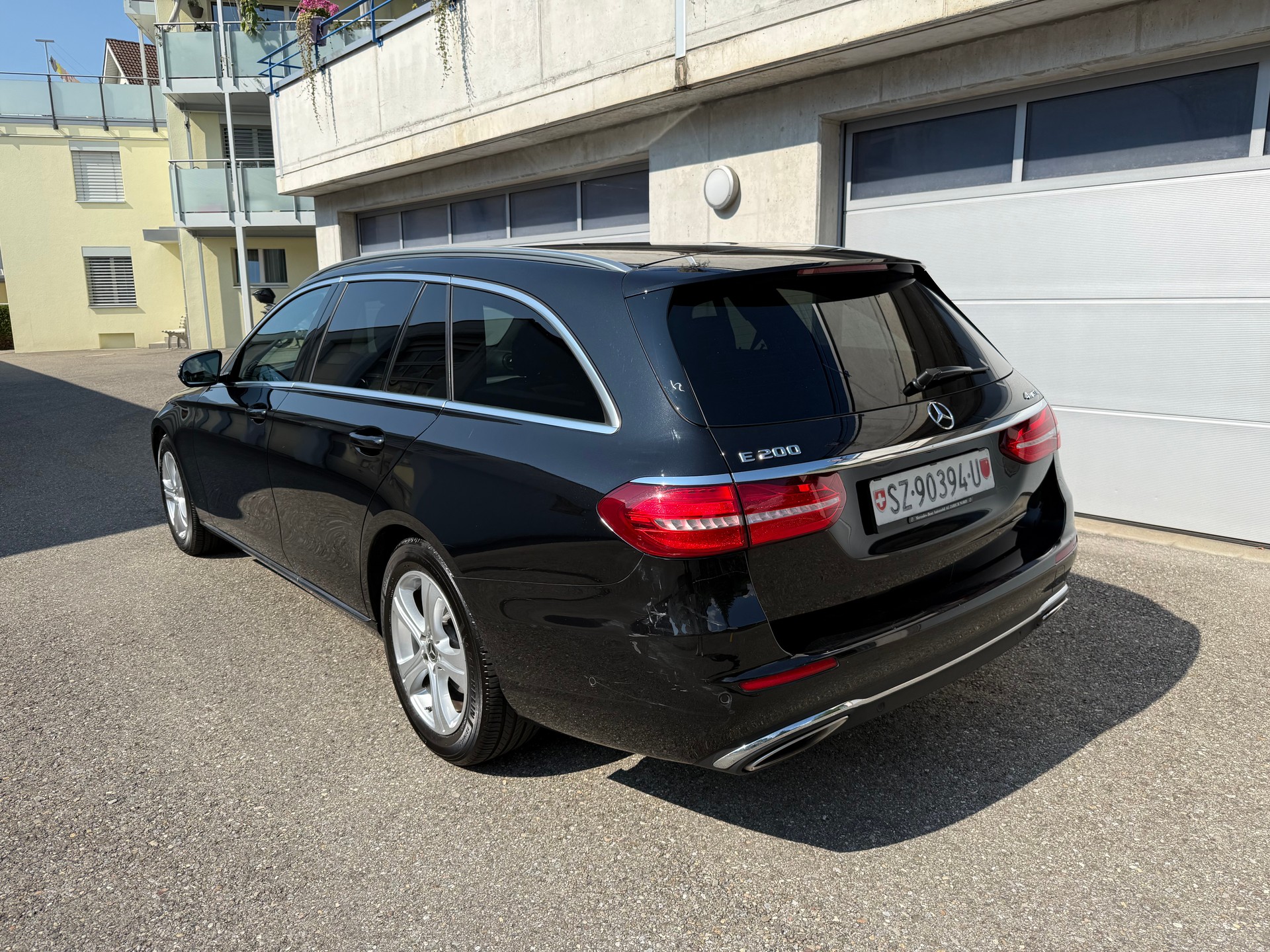 MERCEDES-BENZ E 200 4 Matic 9G-Tronic-image-5