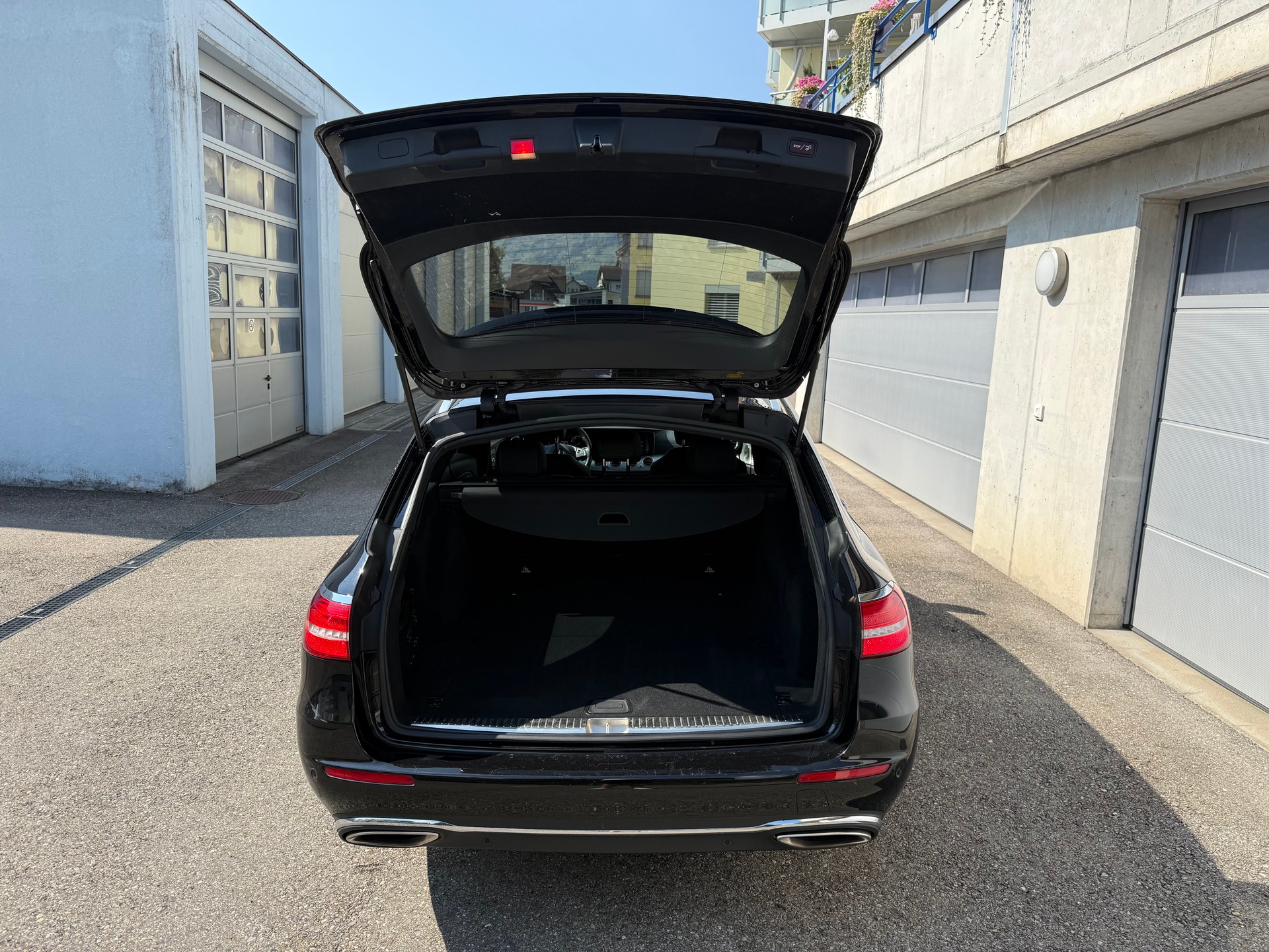 MERCEDES-BENZ E 200 4 Matic 9G-Tronic-image-27