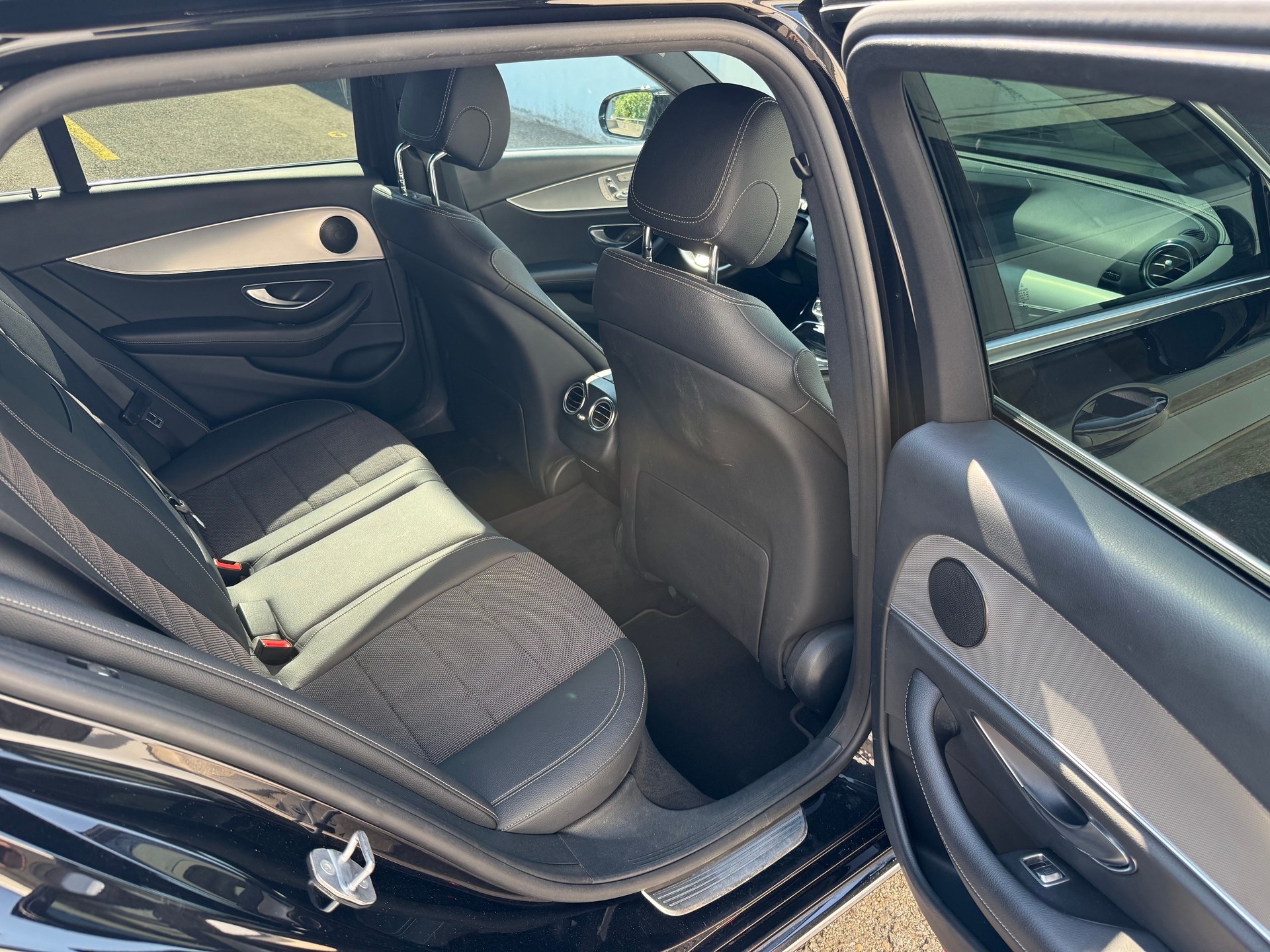 MERCEDES-BENZ E 200 4 Matic 9G-Tronic-image-26