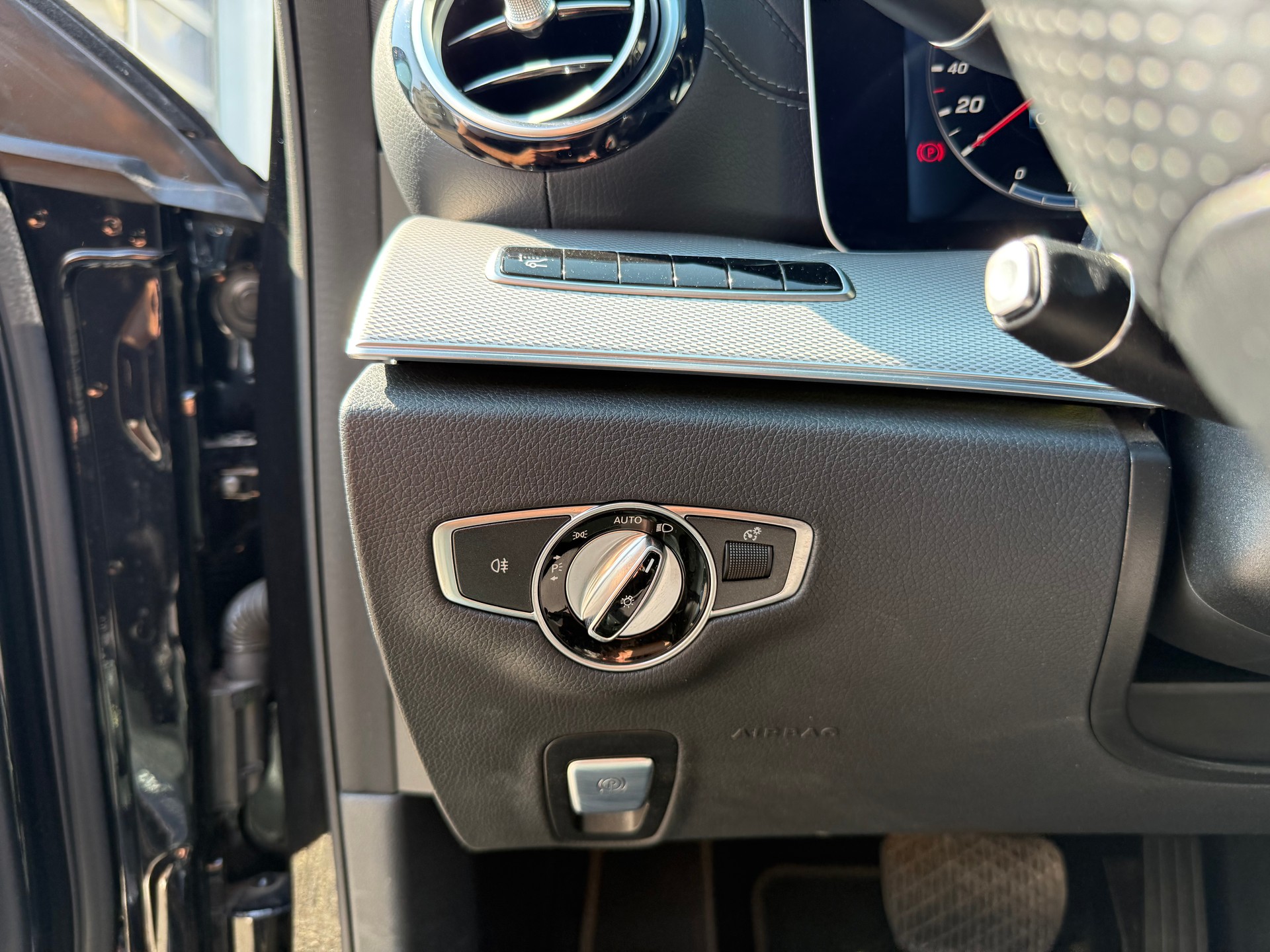 MERCEDES-BENZ E 200 4 Matic 9G-Tronic-image-23
