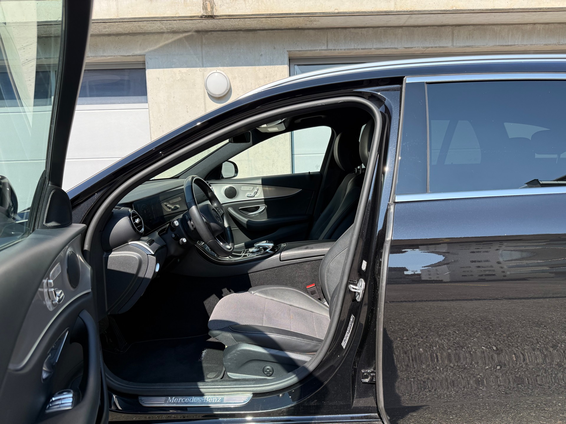 MERCEDES-BENZ E 200 4 Matic 9G-Tronic-image-9