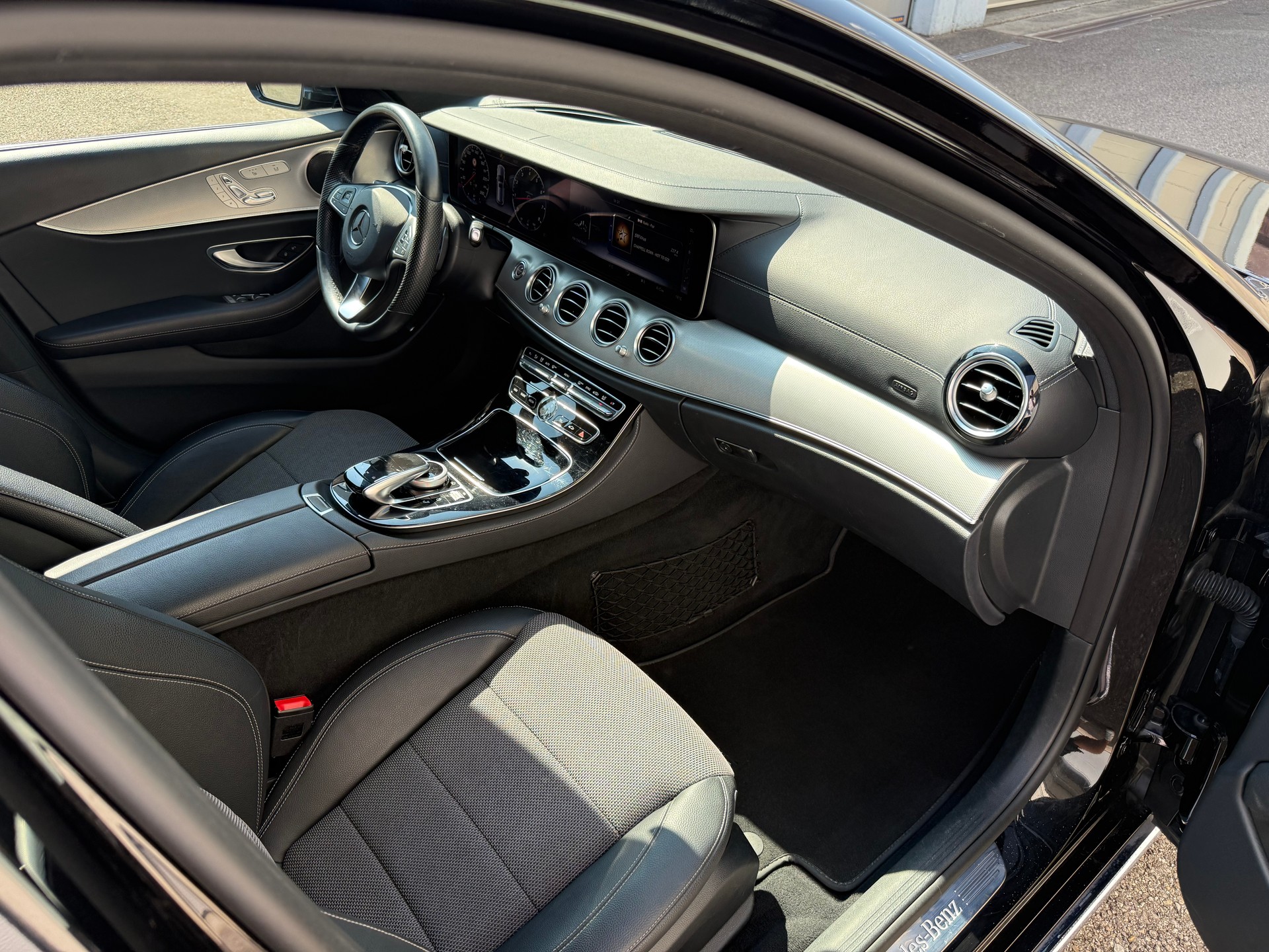 MERCEDES-BENZ E 200 4 Matic 9G-Tronic-image-10