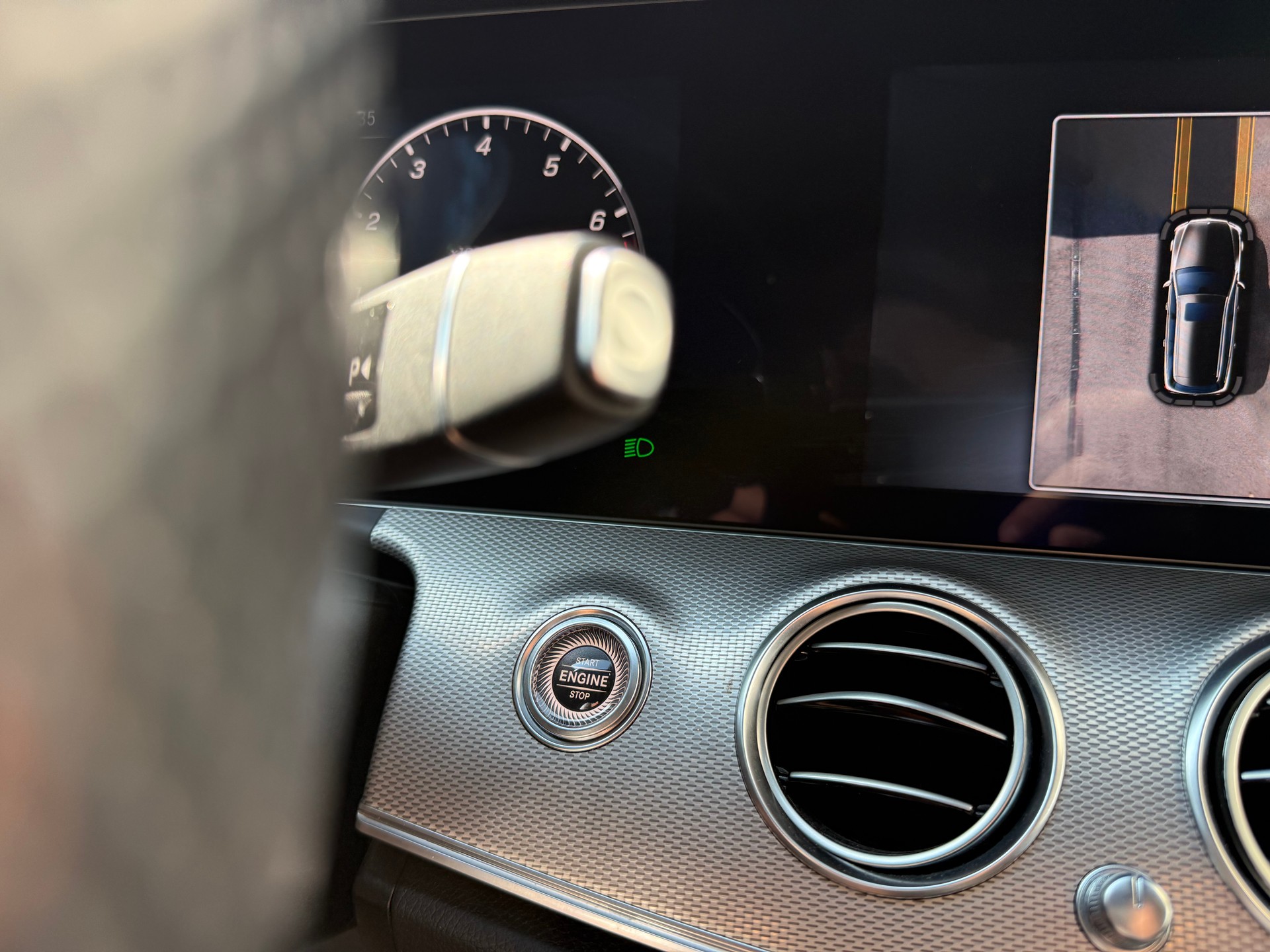 MERCEDES-BENZ E 200 4 Matic 9G-Tronic-image-15