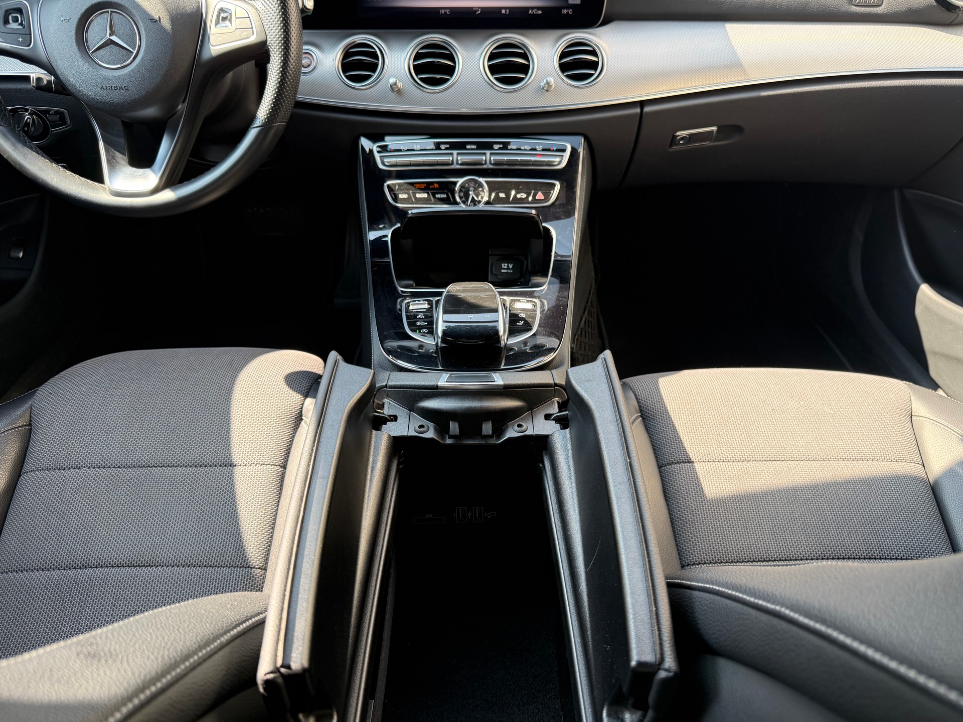 MERCEDES-BENZ E 200 4 Matic 9G-Tronic-image-22