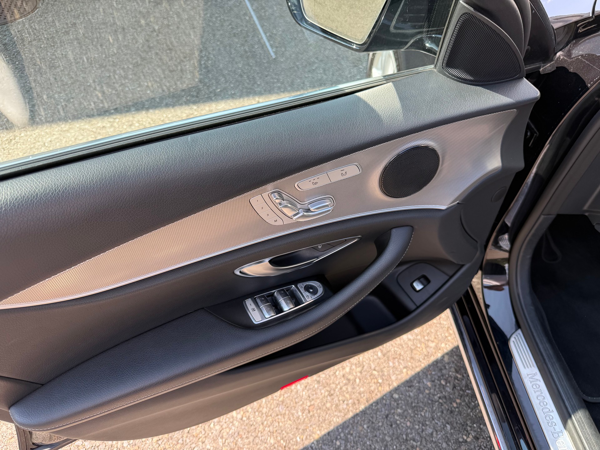 MERCEDES-BENZ E 200 4 Matic 9G-Tronic-image-24