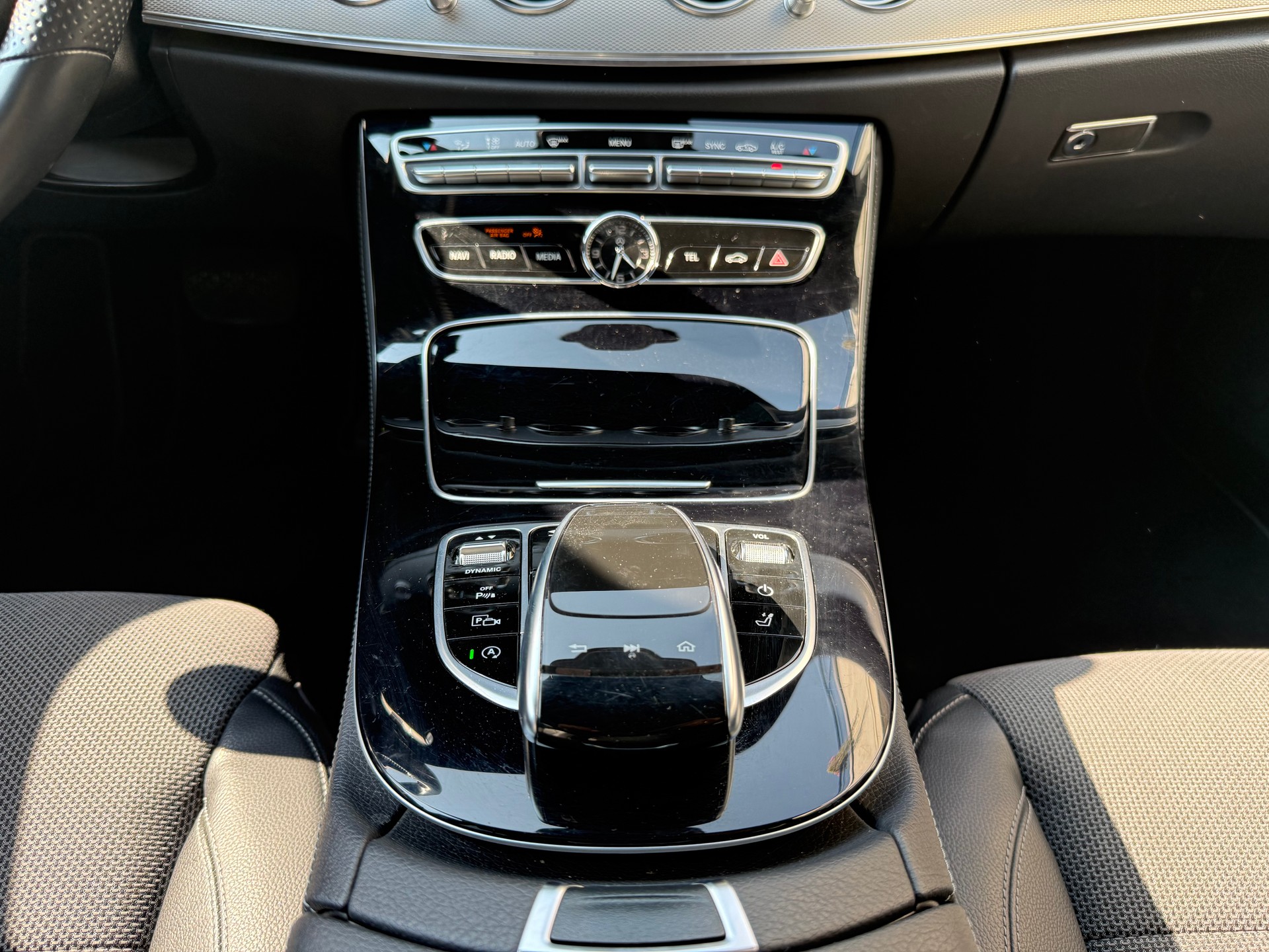 MERCEDES-BENZ E 200 4 Matic 9G-Tronic-image-20