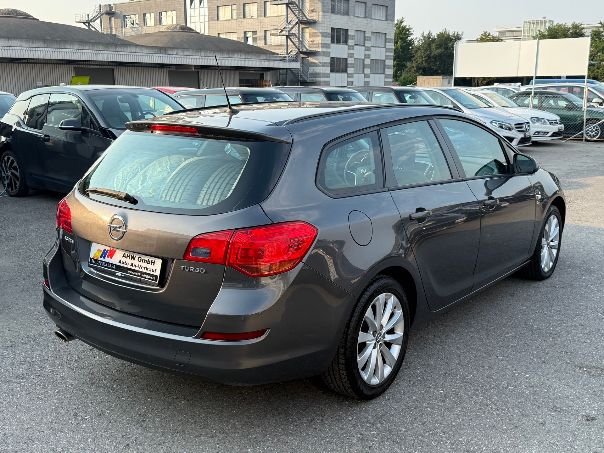 OPEL Astra ST 1.4i 16V Turbo Anniversary Ed. / FRISCH AB MFK / 8-fach bereift / Sitzheizung / Klimaautomatik / PDC-image-3