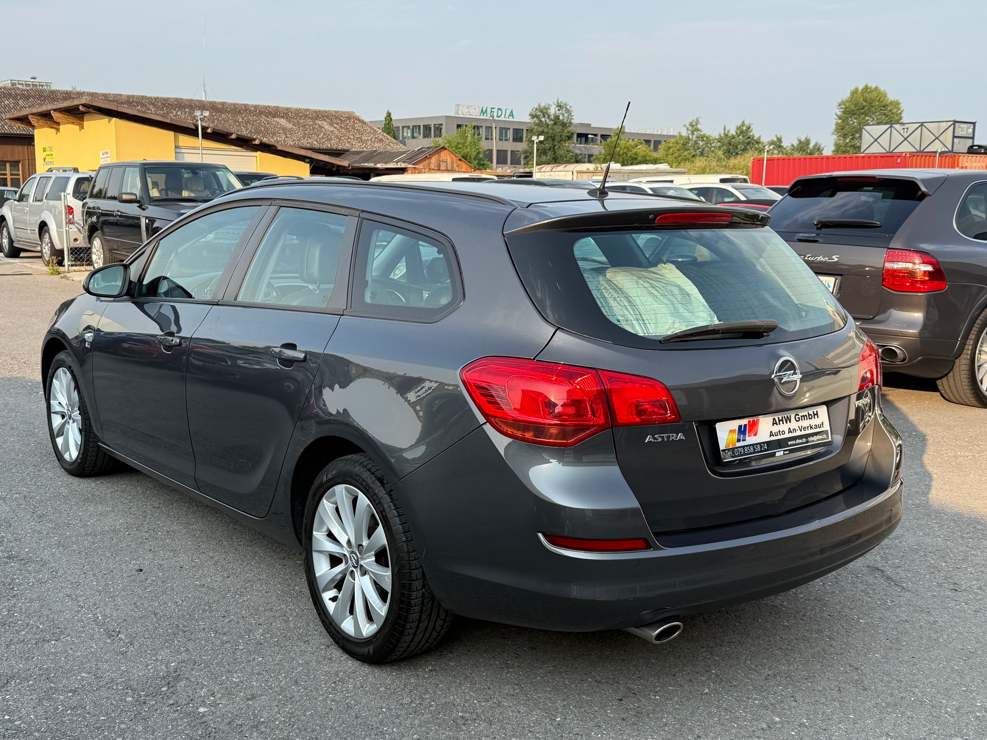 OPEL Astra ST 1.4i 16V Turbo Anniversary Ed. / FRISCH AB MFK / 8-fach bereift / Sitzheizung / Klimaautomatik / PDC-image-5