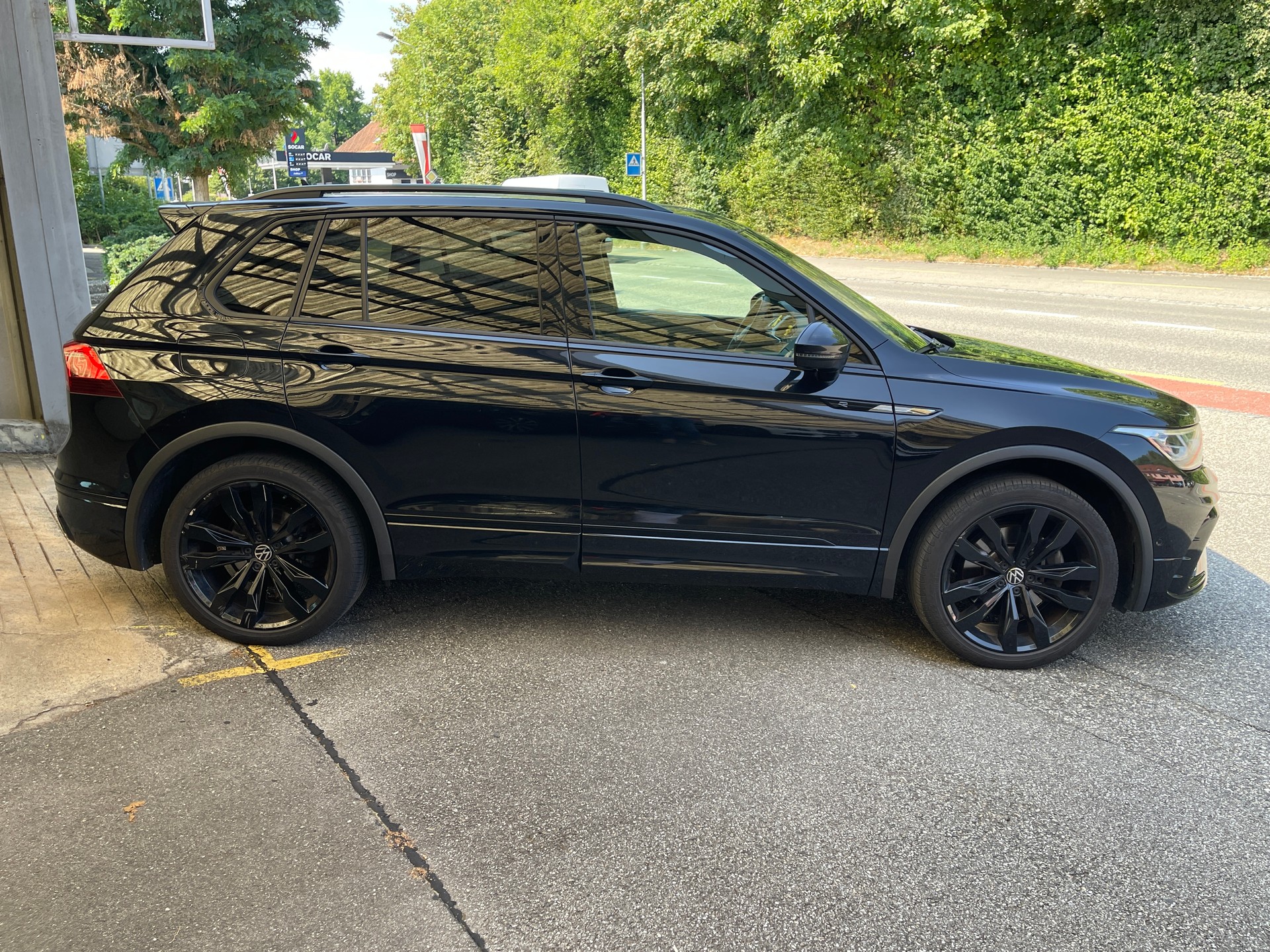 VW Tiguan 2.0 TDI SCR R-Line 4Motion DSG-image-3