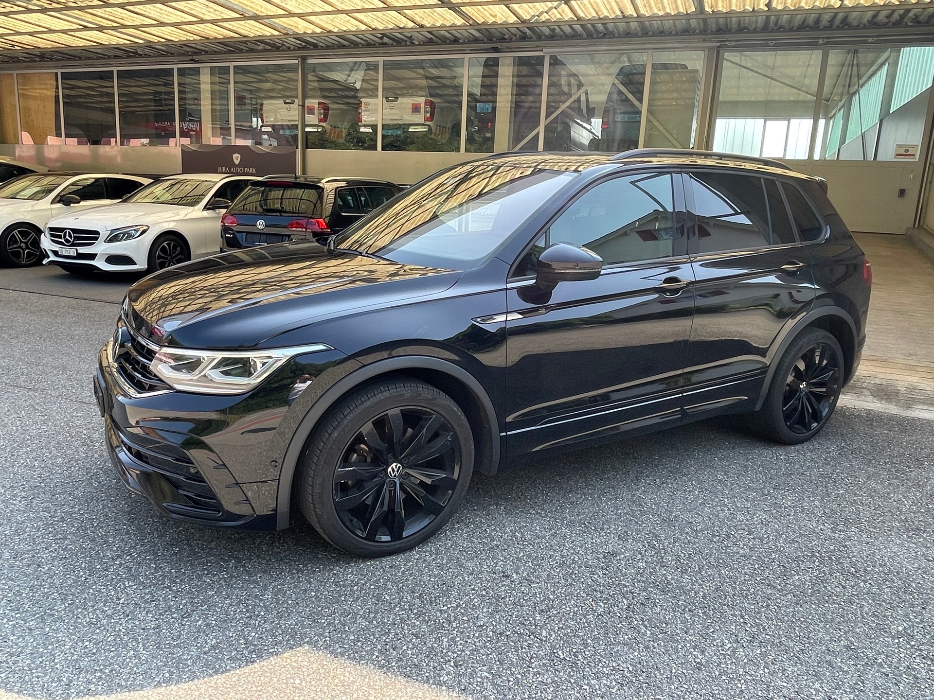 VW Tiguan 2.0 TDI SCR R-Line 4Motion DSG-image-0