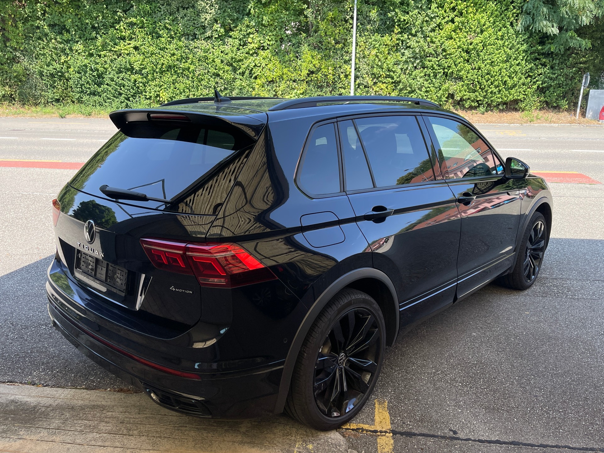 VW Tiguan 2.0 TDI SCR R-Line 4Motion DSG-image-5