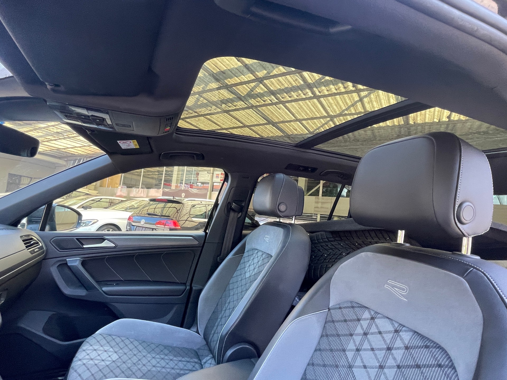 VW Tiguan 2.0 TDI SCR R-Line 4Motion DSG-image-12