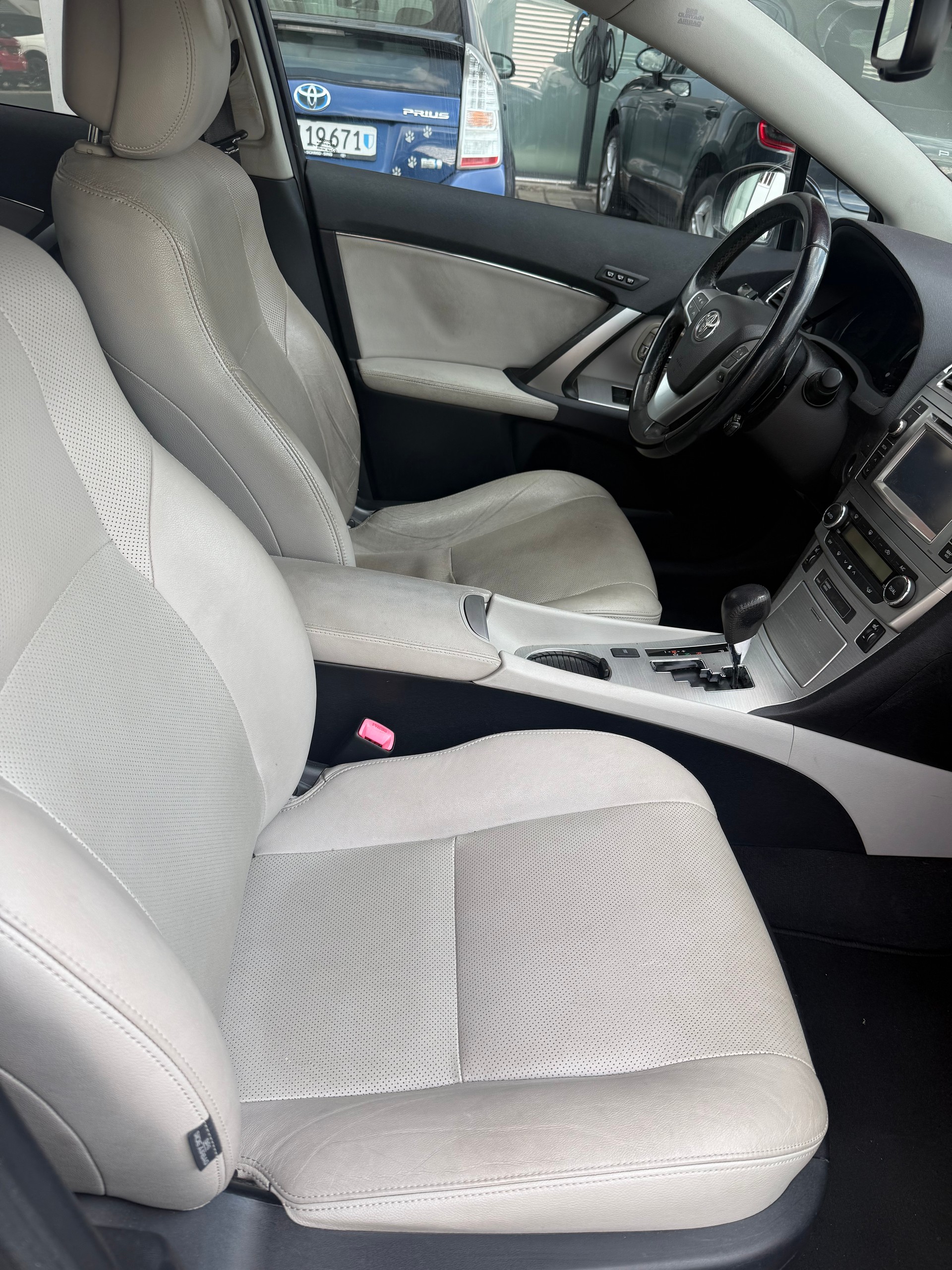 TOYOTA Avensis Sportswagon 2.2D-CAT Sol Premium A-image-7