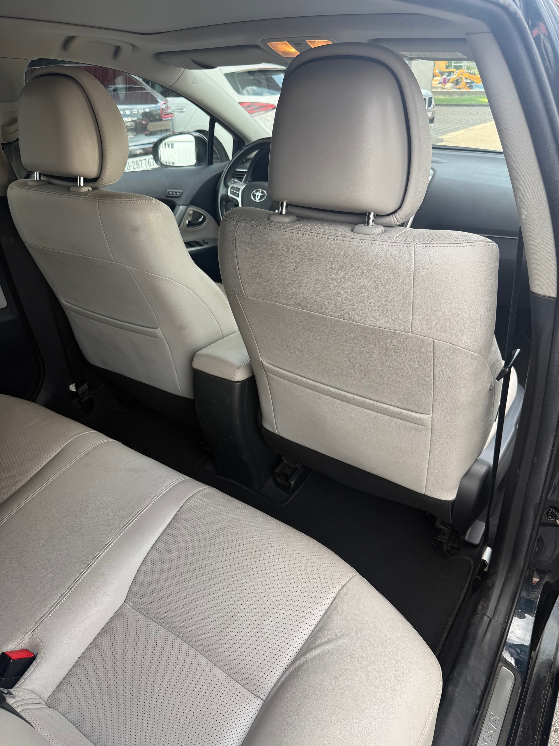 TOYOTA Avensis Sportswagon 2.2D-CAT Sol Premium A-image-9