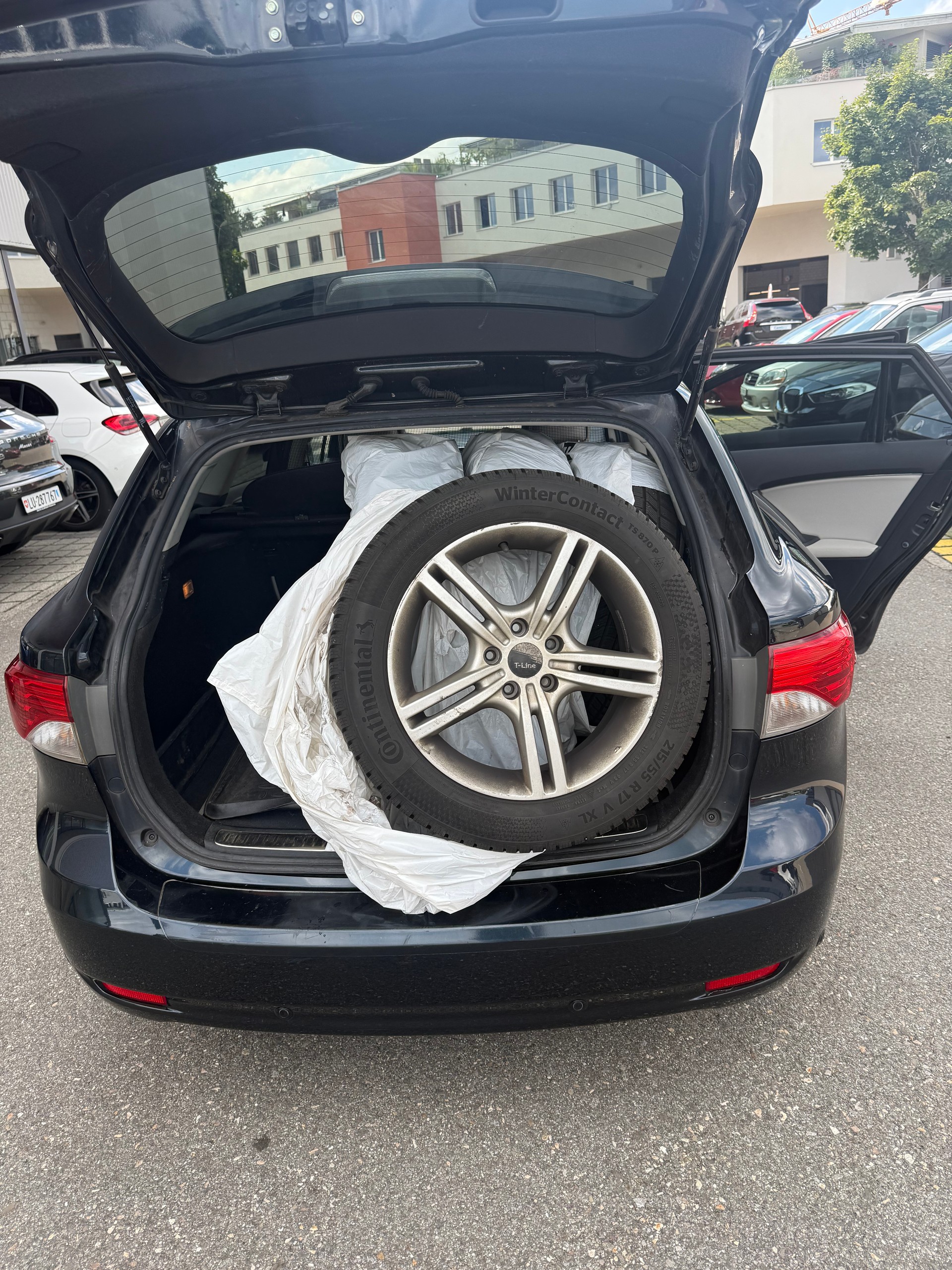 TOYOTA Avensis Sportswagon 2.2D-CAT Sol Premium A-image-6