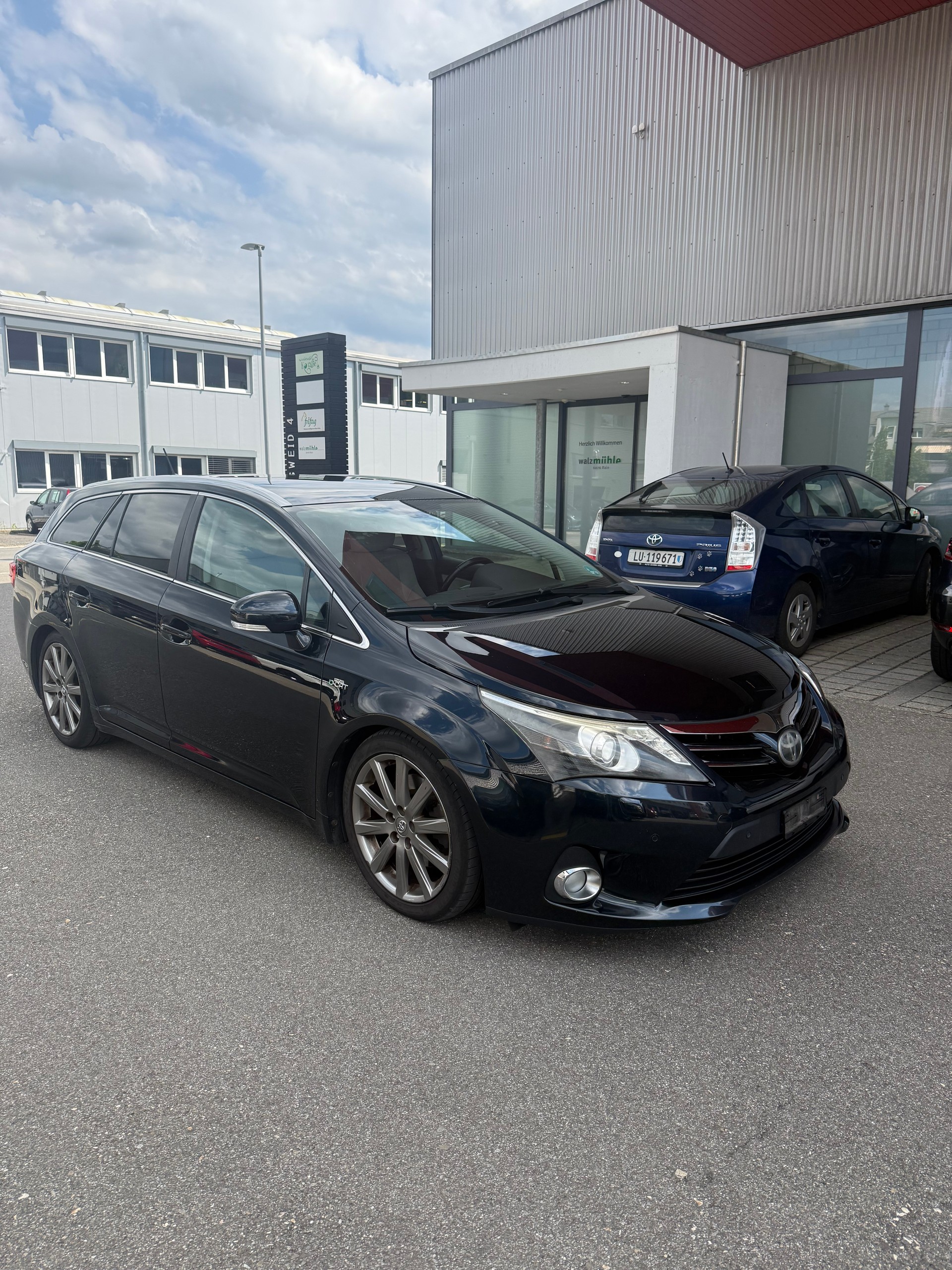 TOYOTA Avensis Sportswagon 2.2D-CAT Sol Premium A-image-1