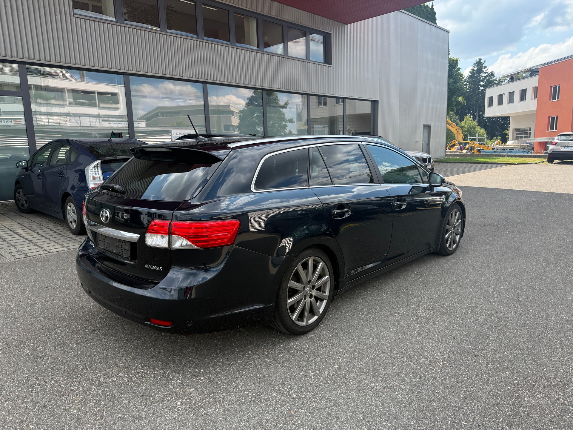 TOYOTA Avensis Sportswagon 2.2D-CAT Sol Premium A-image-4