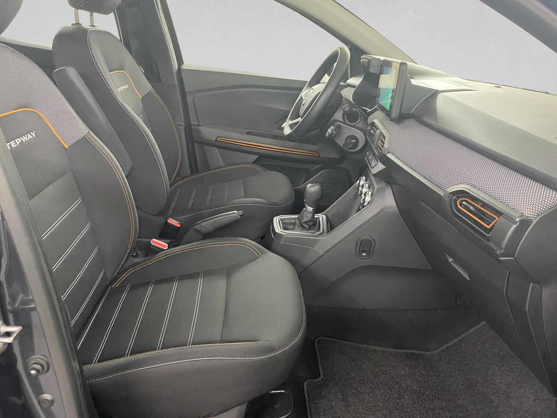 DACIA Sandero Stepway TCe 90 Comfort CVT-image-8