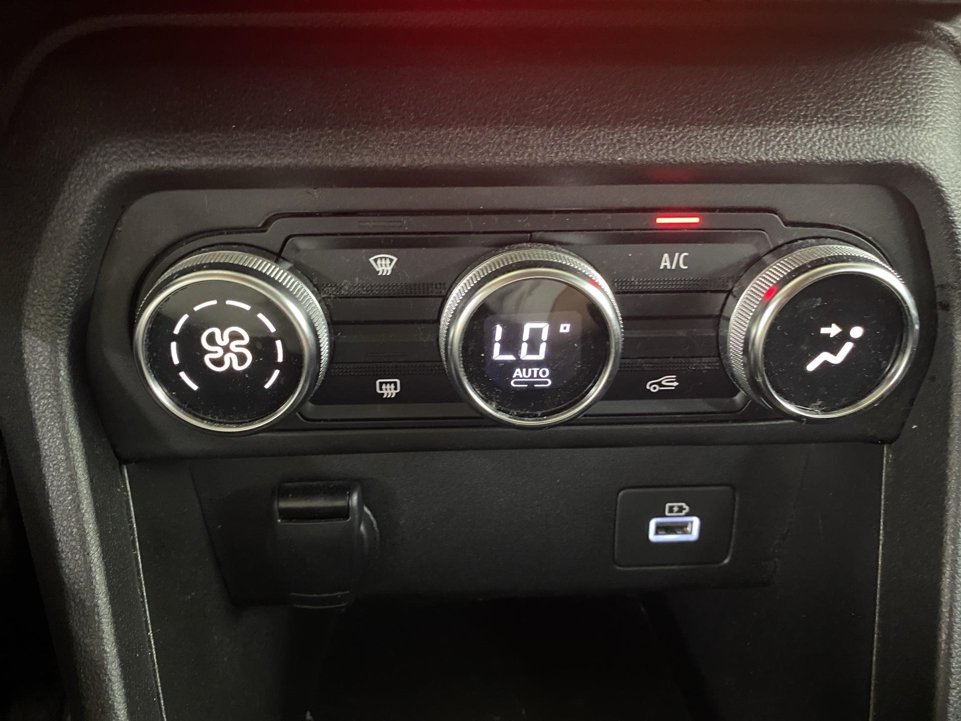 DACIA Sandero Stepway TCe 90 Comfort CVT-image-15