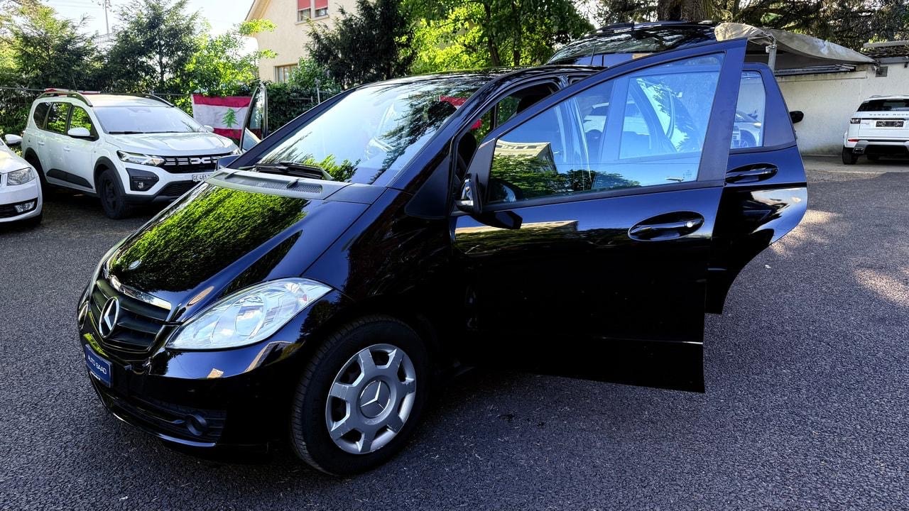 MERCEDES-BENZ A 160 CDI Elégance Autotronic-image-9
