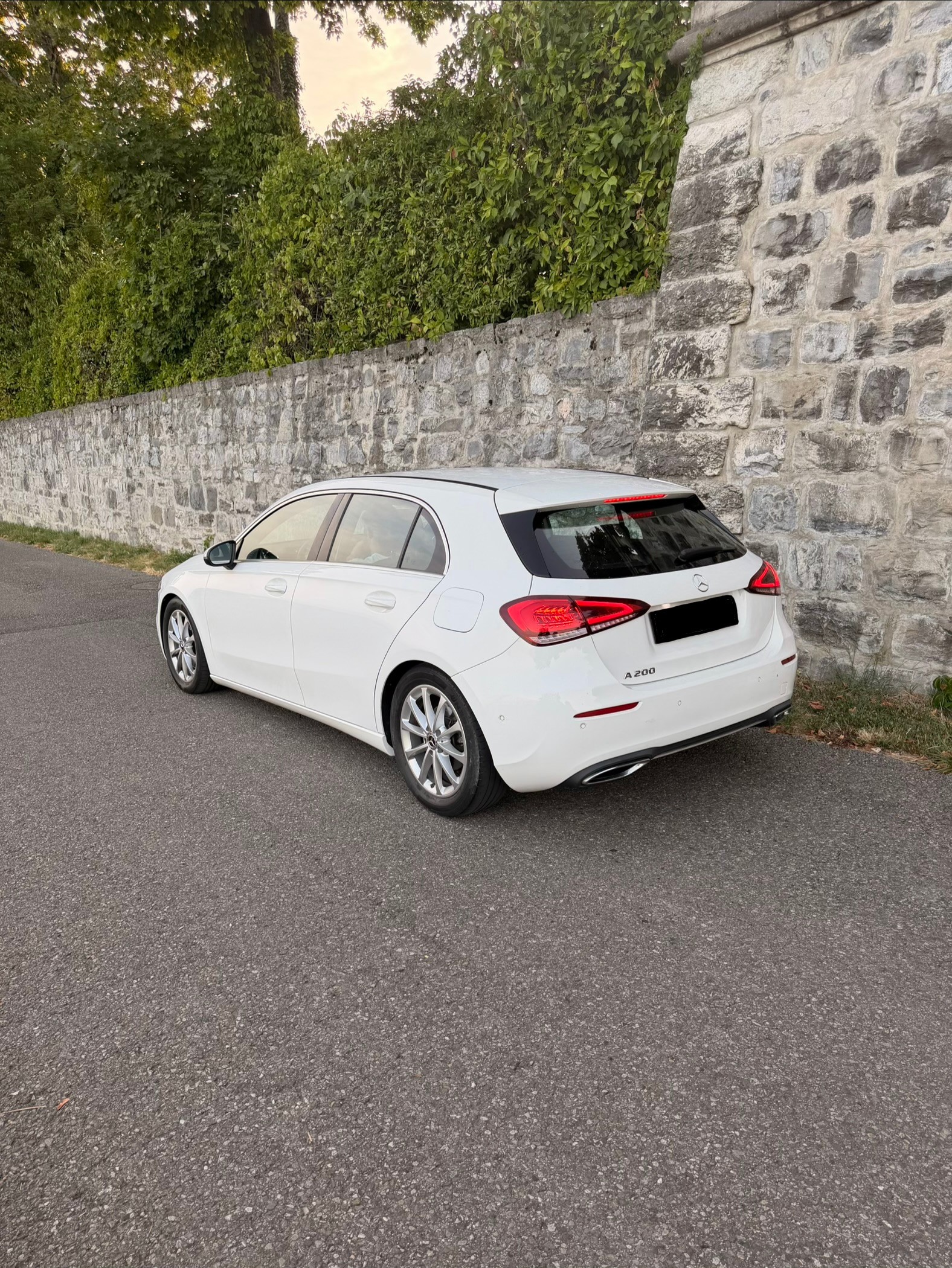 MERCEDES-BENZ A 200 7G-DCT-image-2