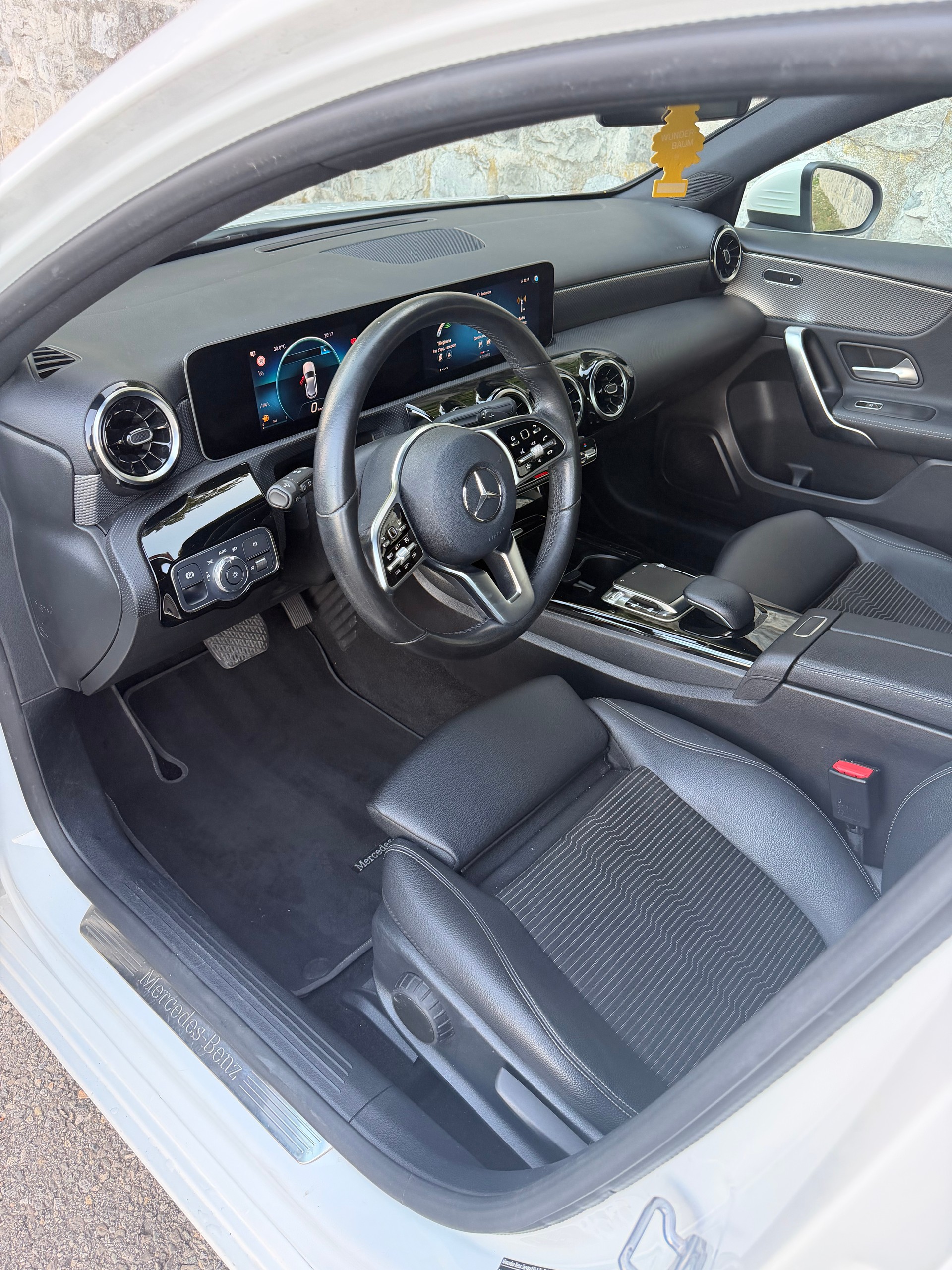 MERCEDES-BENZ A 200 7G-DCT-image-4