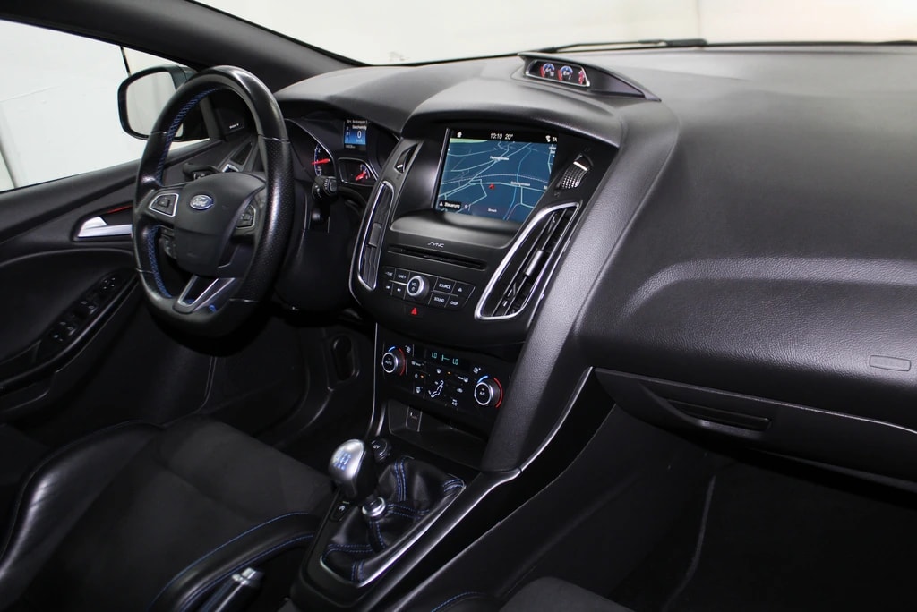 FORD Focus 2.3 EcoBoost RS AWD / RECARO- Schalensitze/ Milltek-Auspuffanlage/ CH-Fahrzeug-image-11