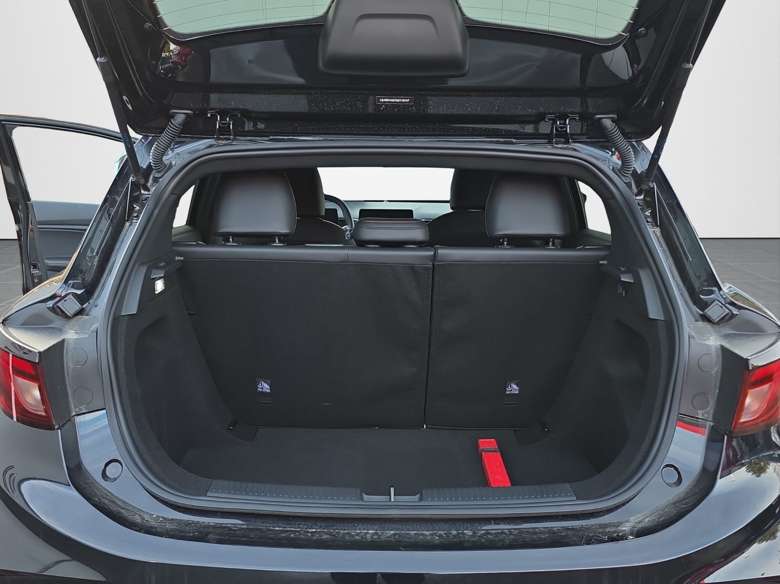 MG 3 1.5 Hybrid Luxury DEMO-image-12