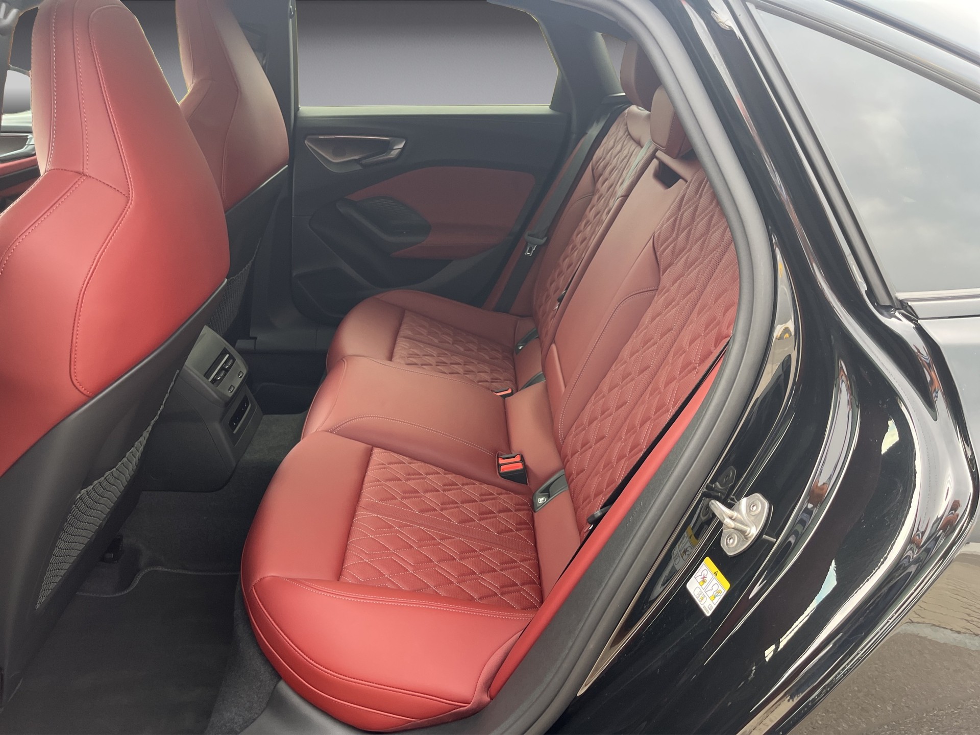 AUDI S5 Limousine TFSI quattro S tronic*Edition One, S-Sportsitze, Dämpferregelung, B&O Sound, (5-Jahre Garantie)-image-10