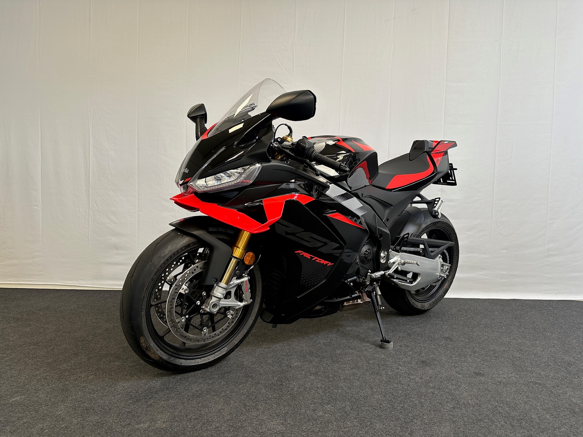 APRILIA RSV4 1100 E5+ Factory-showroom-element-3