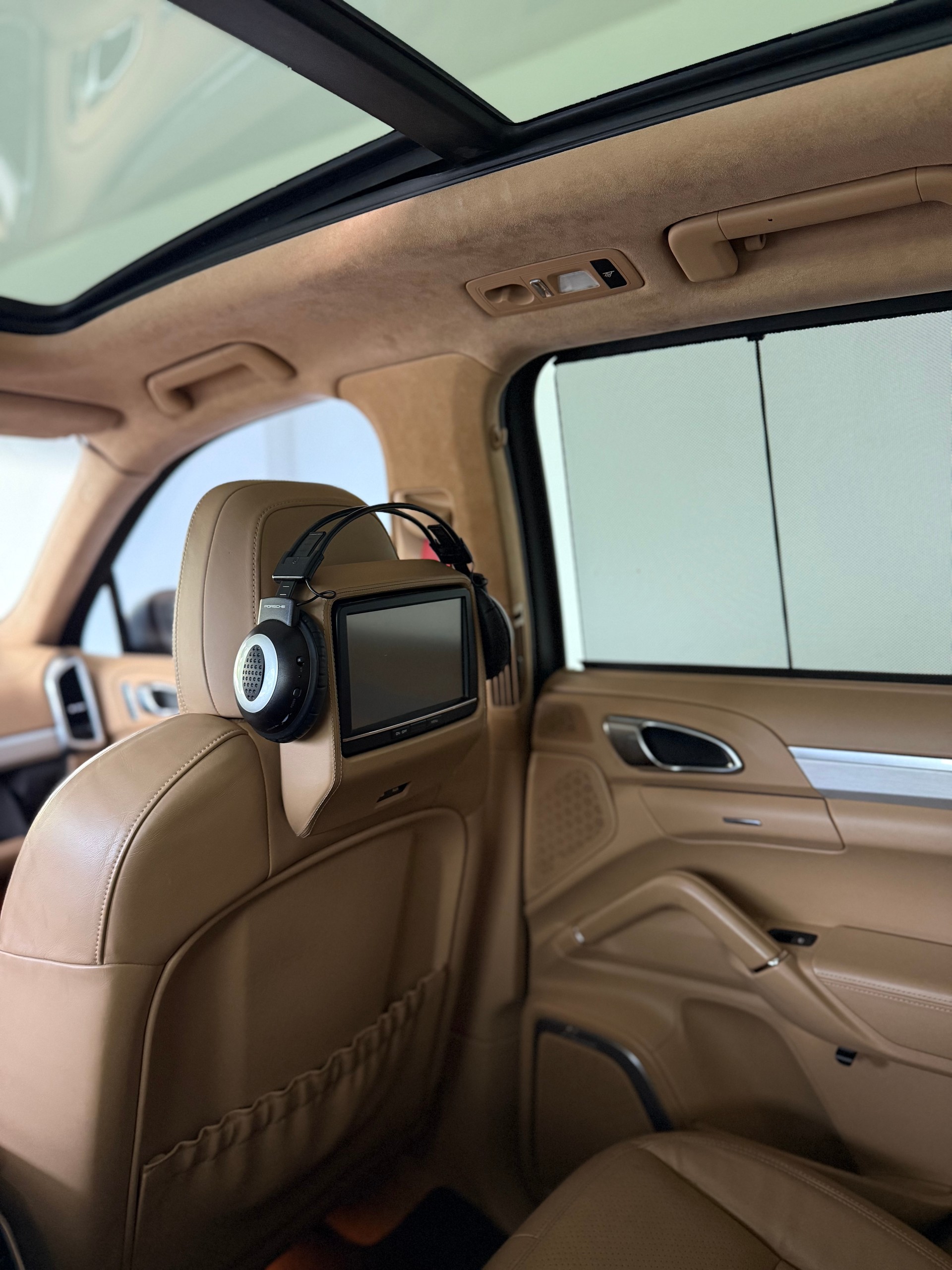 PORSCHE Cayenne Turbo-image-17