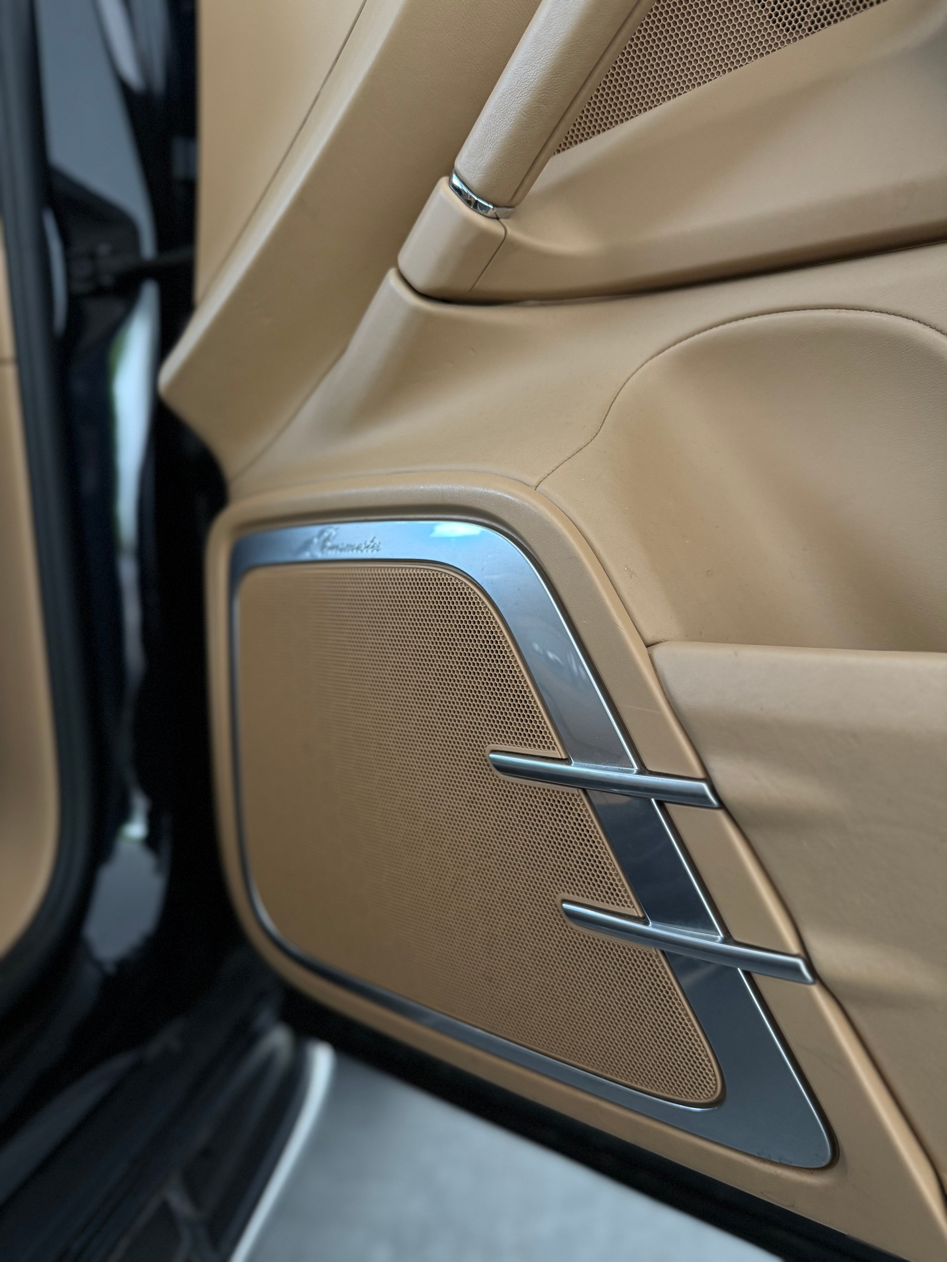 PORSCHE Cayenne Turbo-image-21