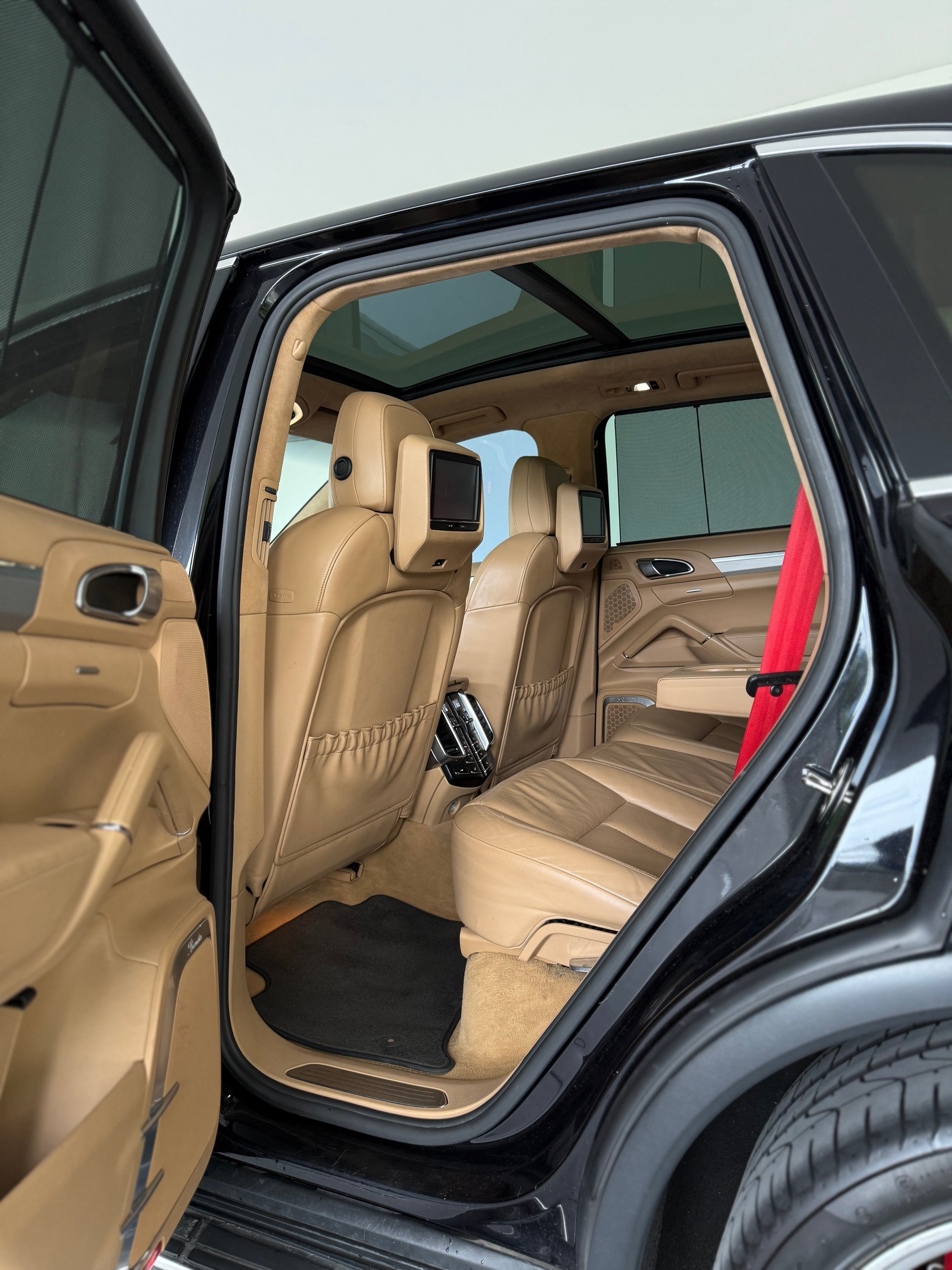 PORSCHE Cayenne Turbo-image-14