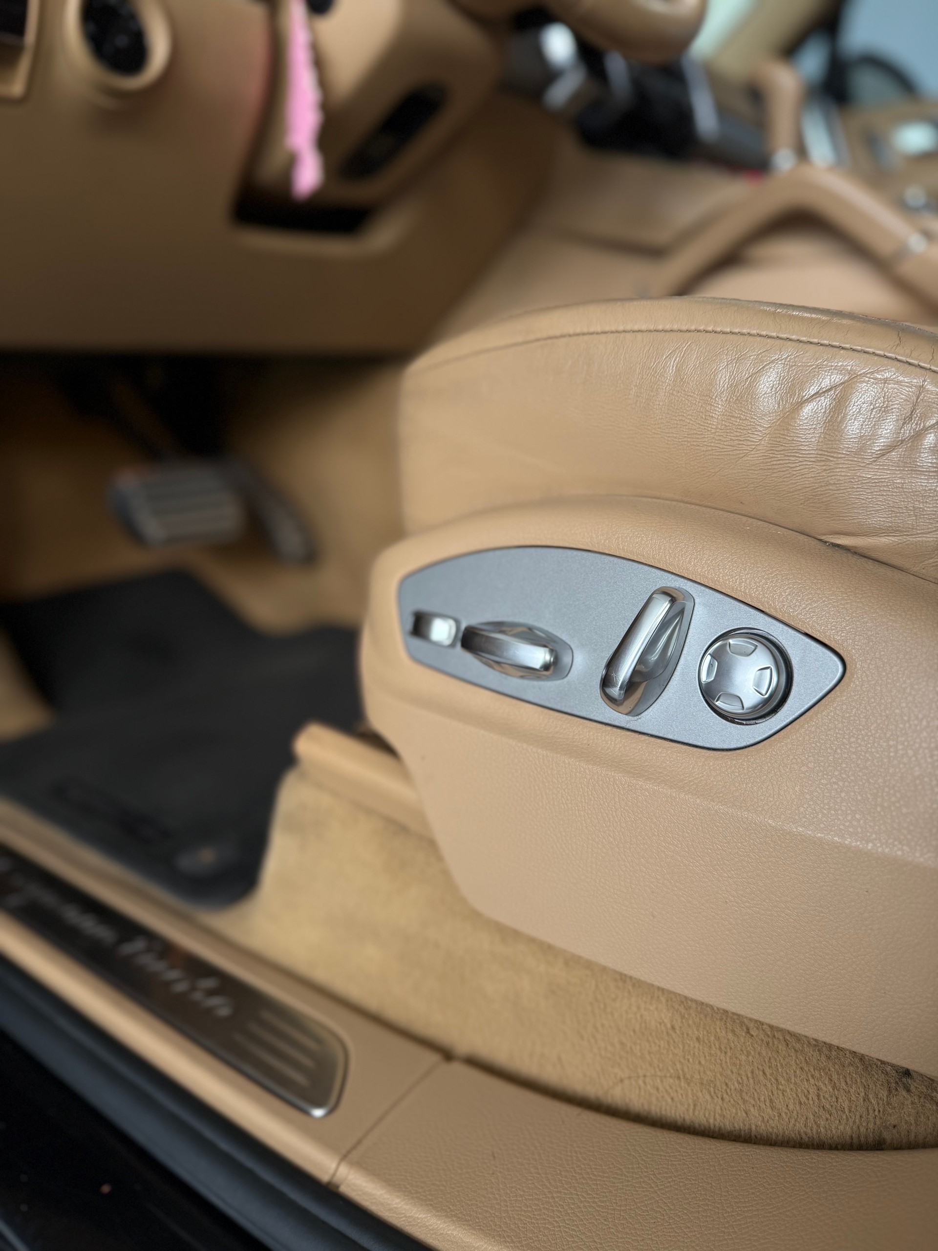 PORSCHE Cayenne Turbo-image-19