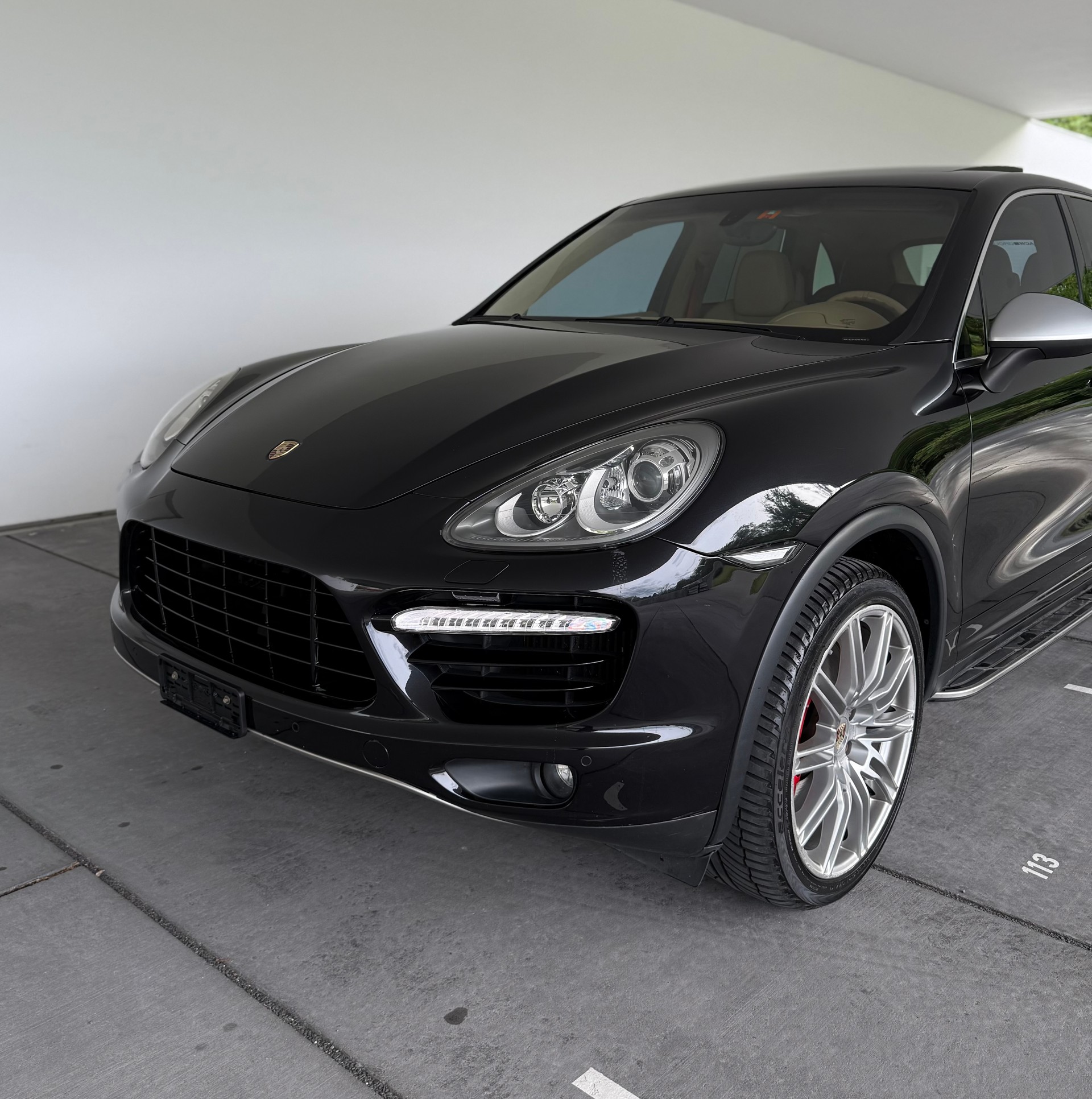 PORSCHE Cayenne Turbo-image-2