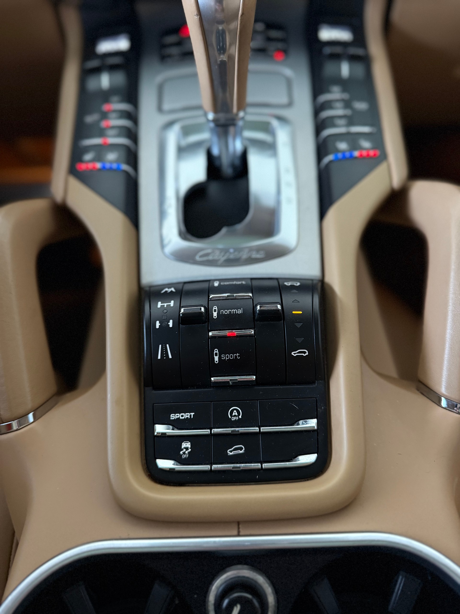 PORSCHE Cayenne Turbo-image-16