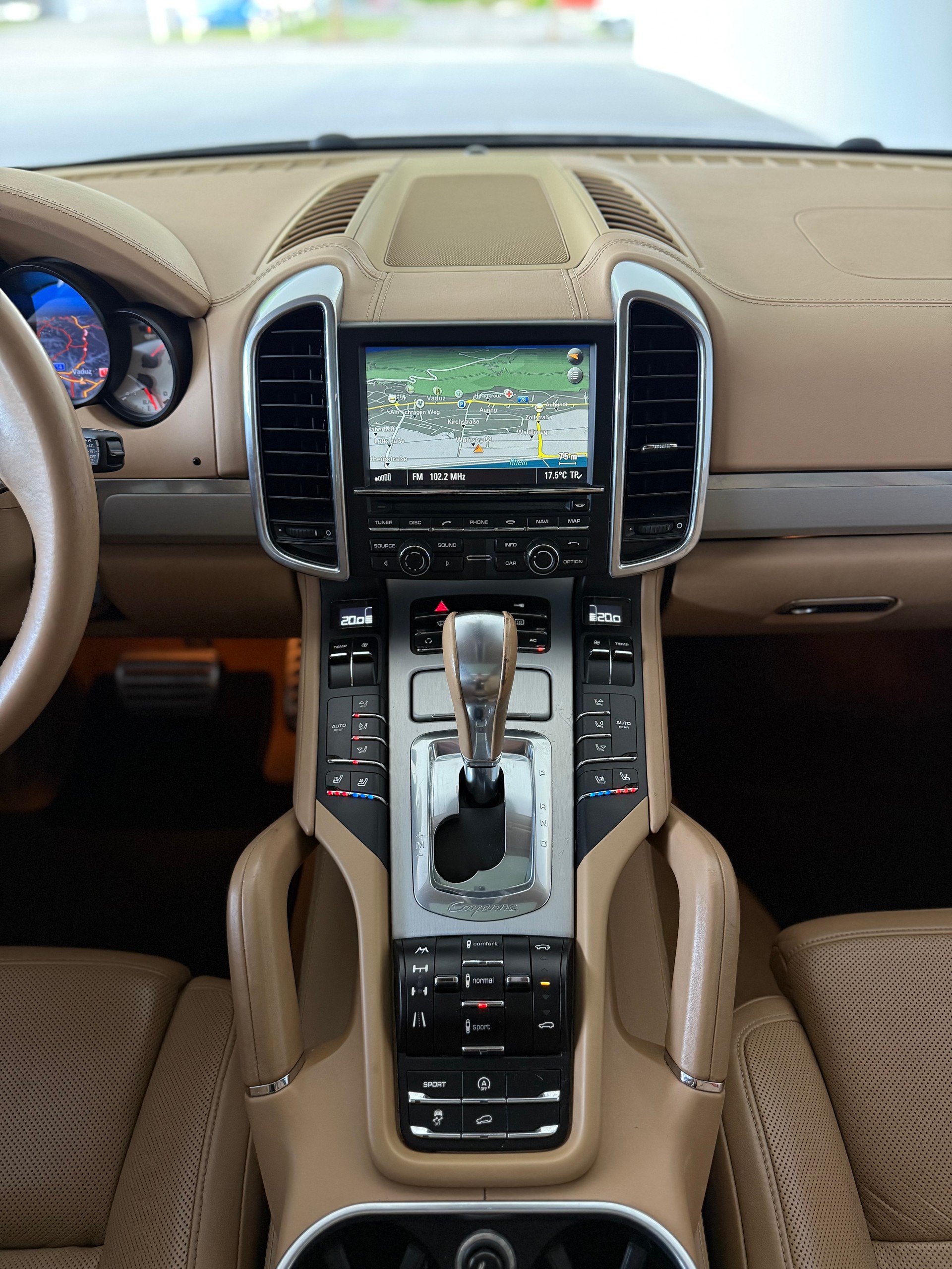 PORSCHE Cayenne Turbo-image-20