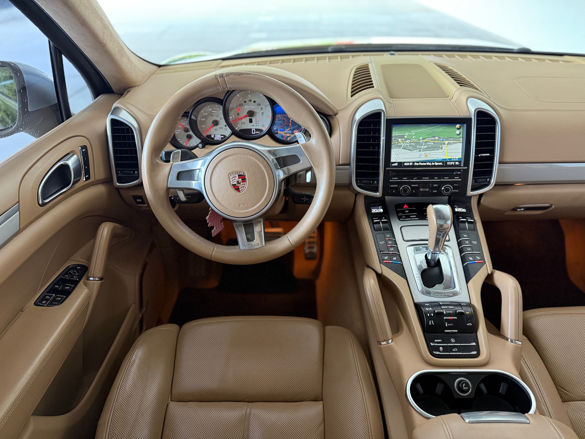 PORSCHE Cayenne Turbo-image-11