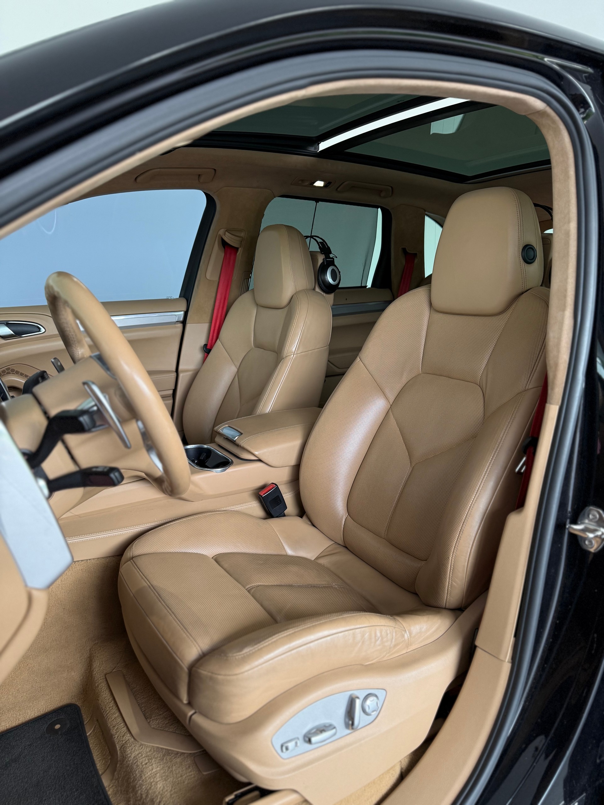 PORSCHE Cayenne Turbo-image-12