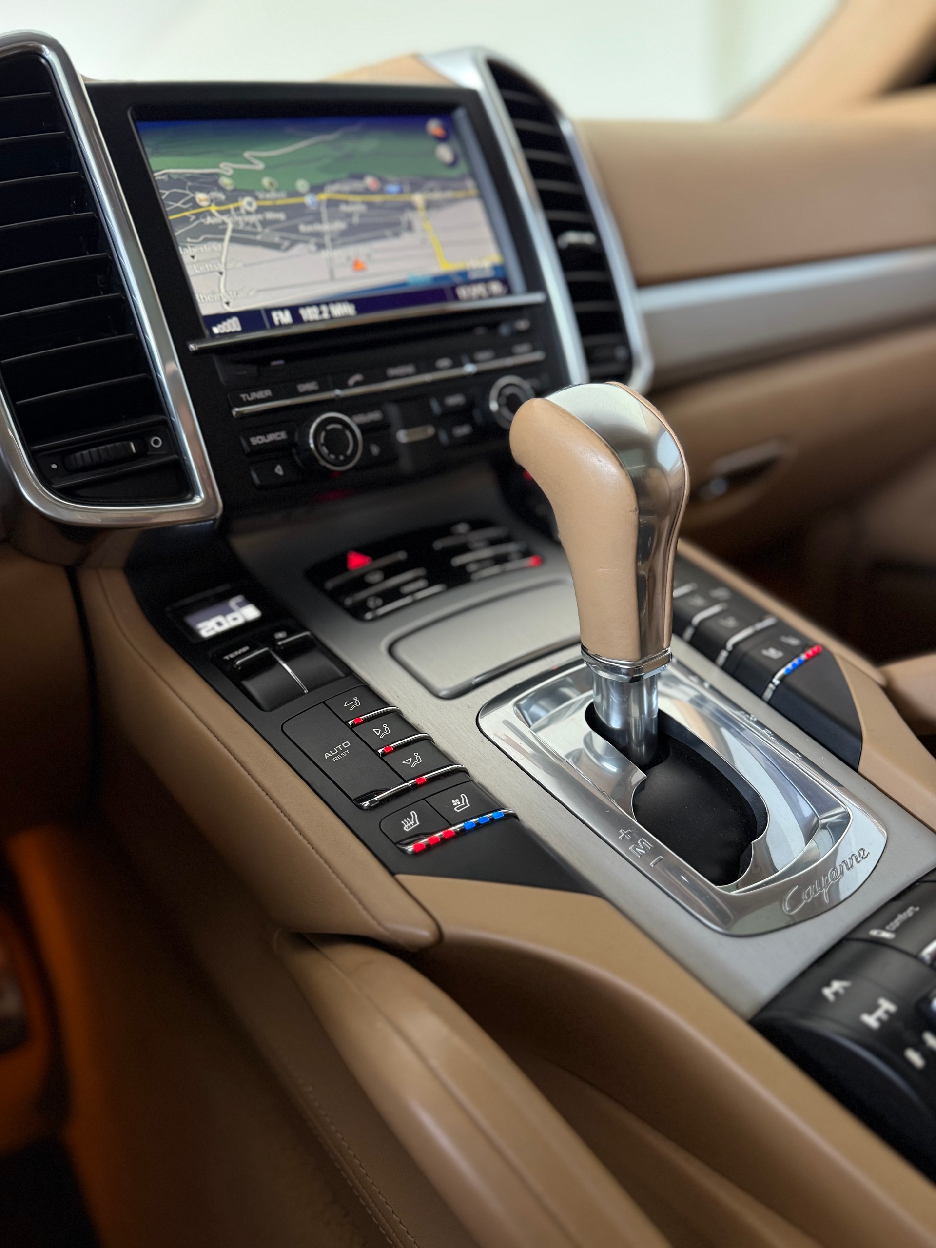 PORSCHE Cayenne Turbo-image-15