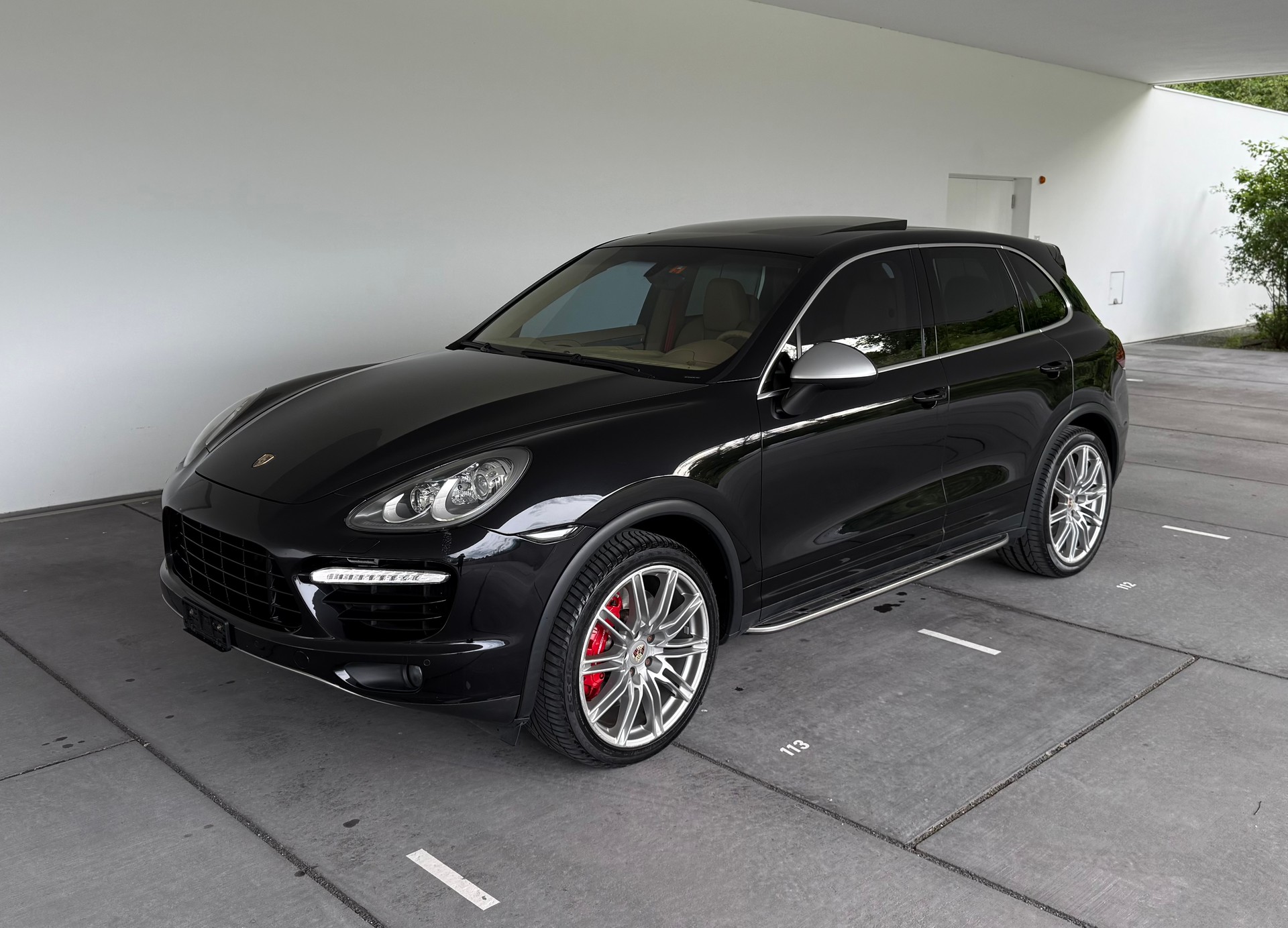PORSCHE Cayenne Turbo-image-1
